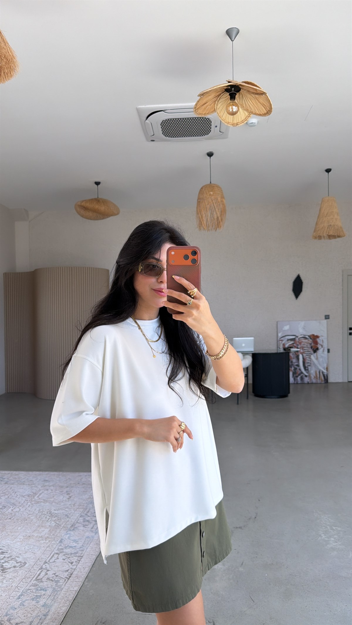 Beyaz Yanı Minik Yırtmaçlı Oversize Modal Tshirt