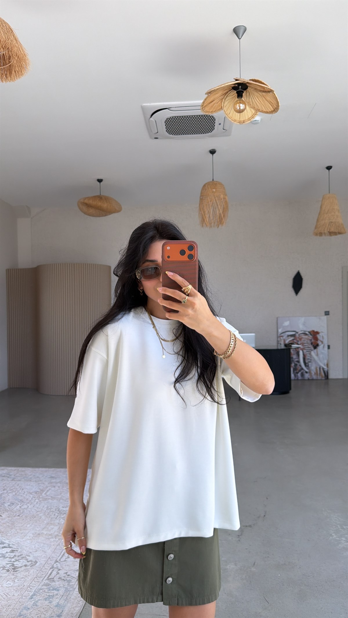 Beyaz Yanı Minik Yırtmaçlı Oversize Modal Tshirt