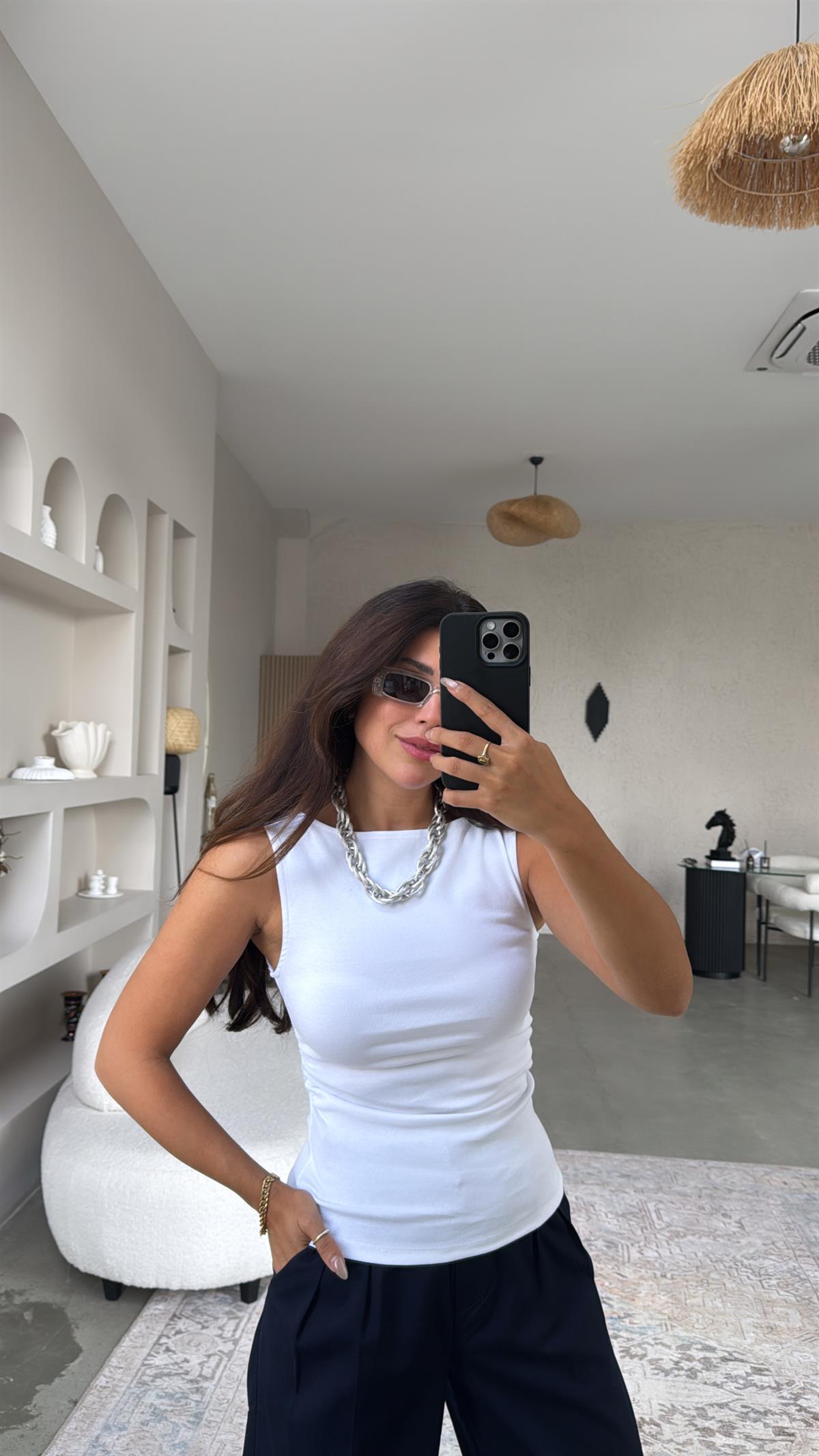 Beyaz Yanları Büzgülü Kayık Yaka Pamuklu Bluz
