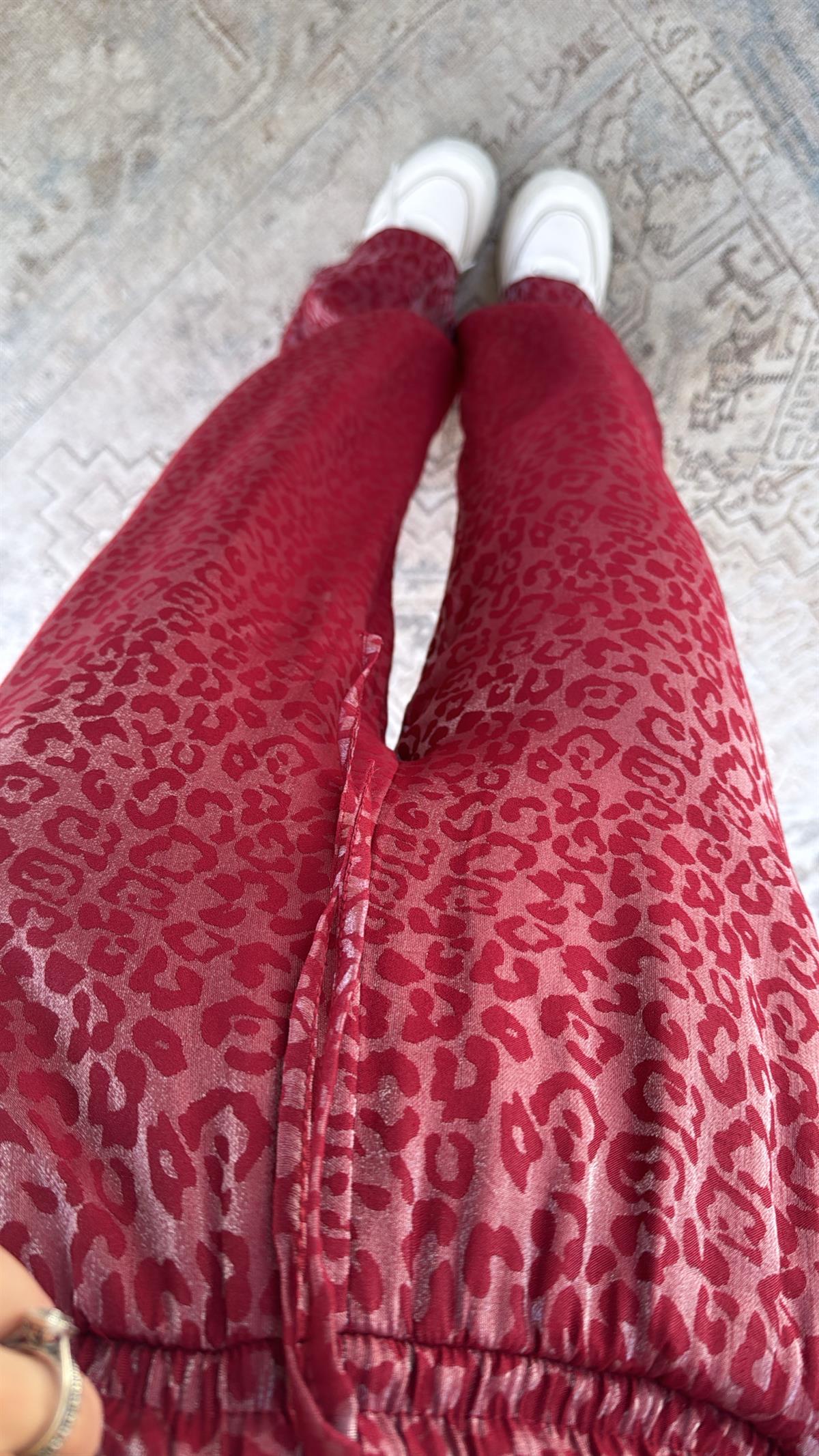 Bordo Leopar Desenli İpek Saten Pantolon