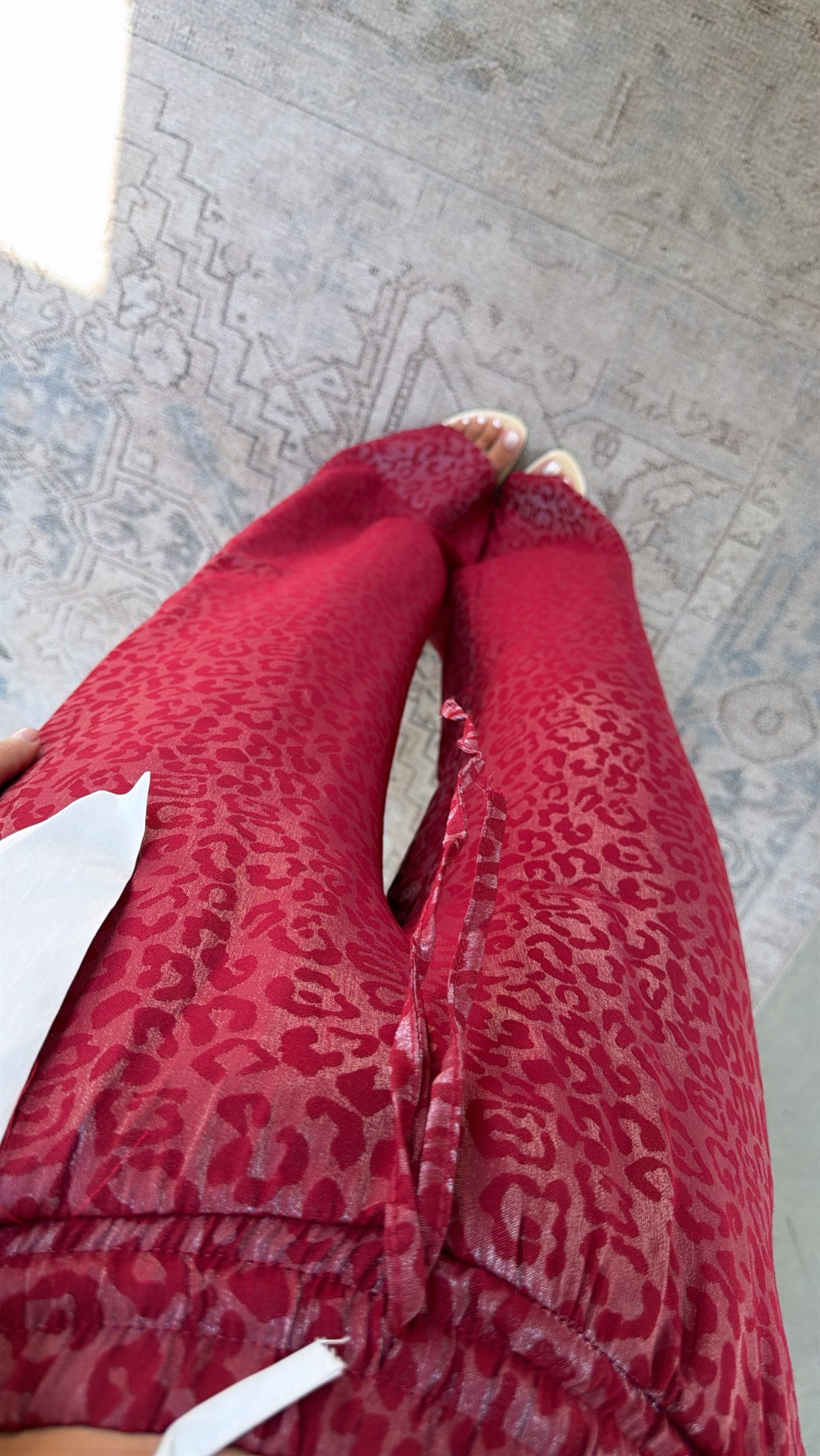 Bordo Leopar Desenli Parlak Pantolon