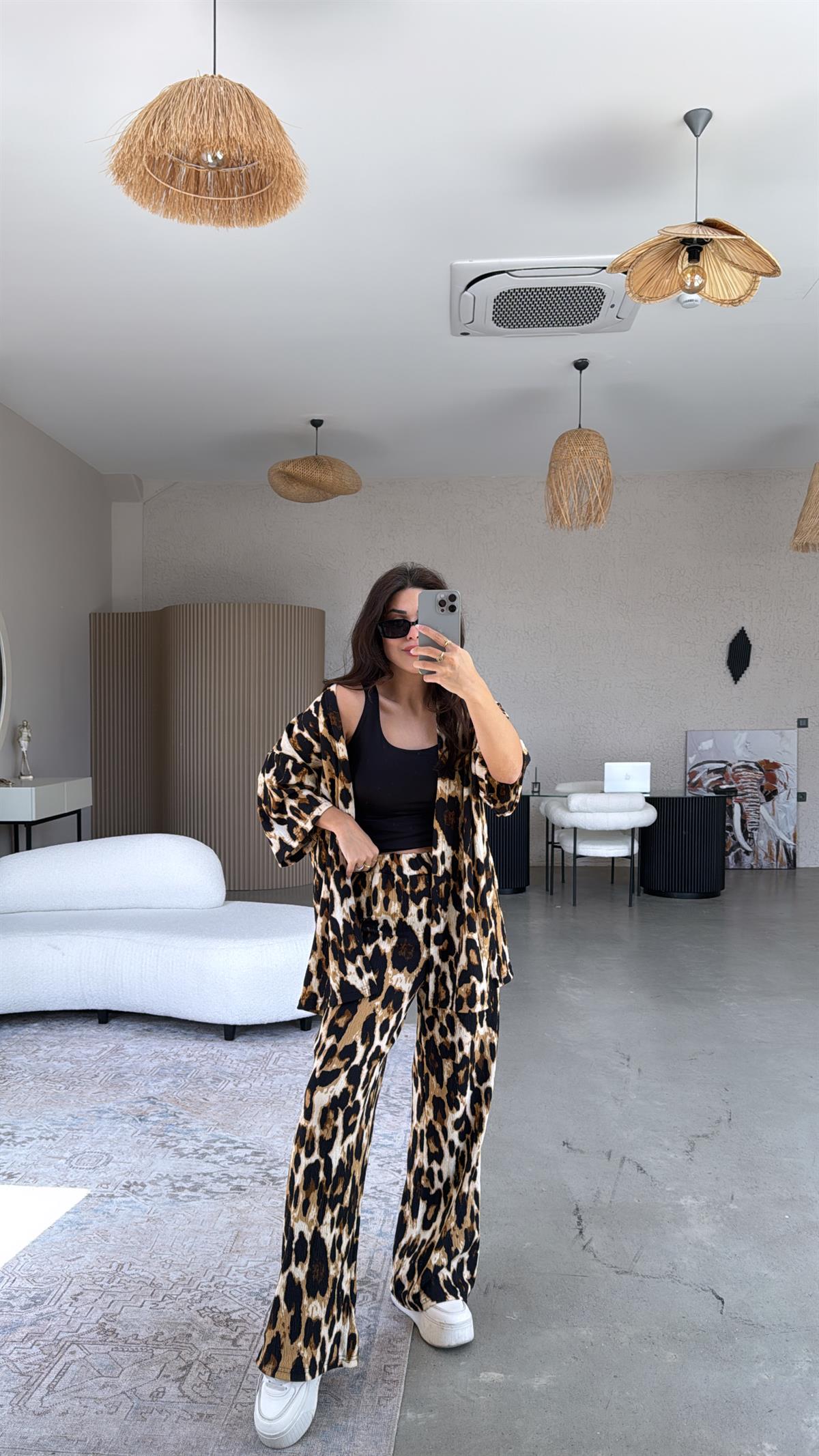 Büyük Leopar Desenli Bürümcük Ceketli Takım