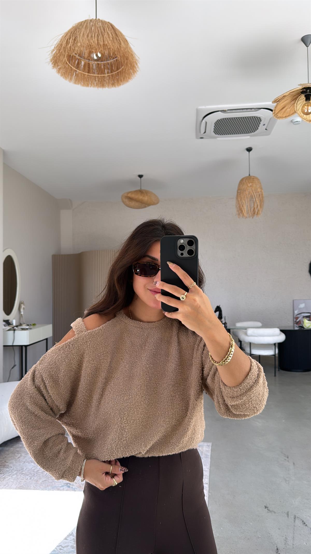 Camel Dokulu Omuz Detaylı Triko