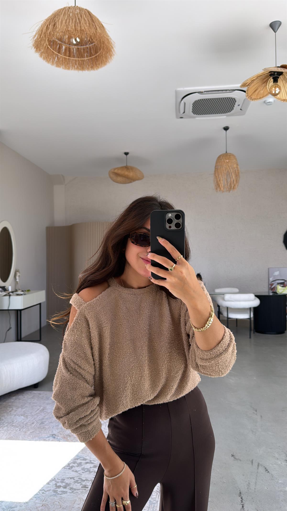 Camel Dokulu Omuz Detaylı Triko