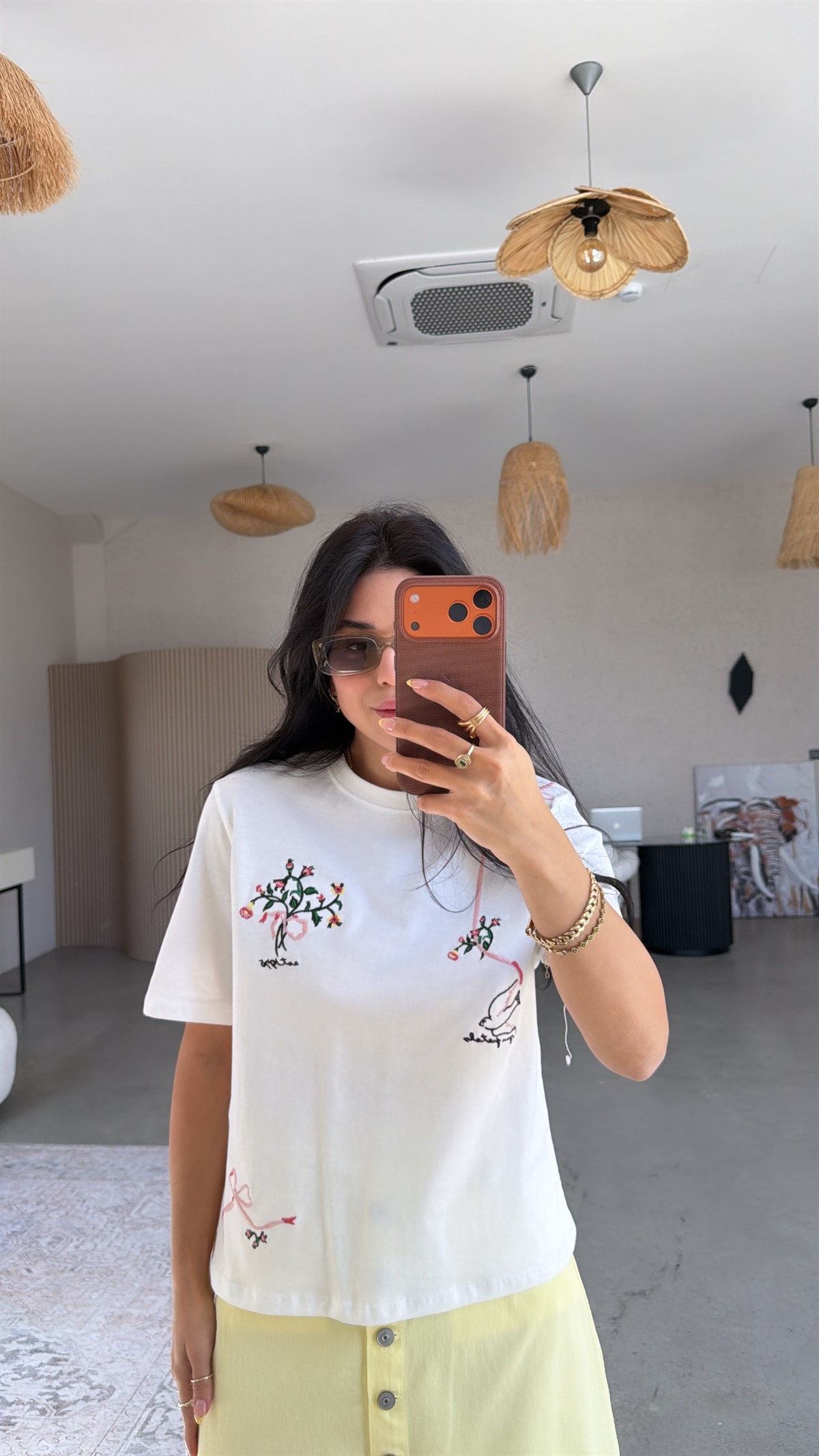 Çiçek Nakışlı Pamuklu Tshirt