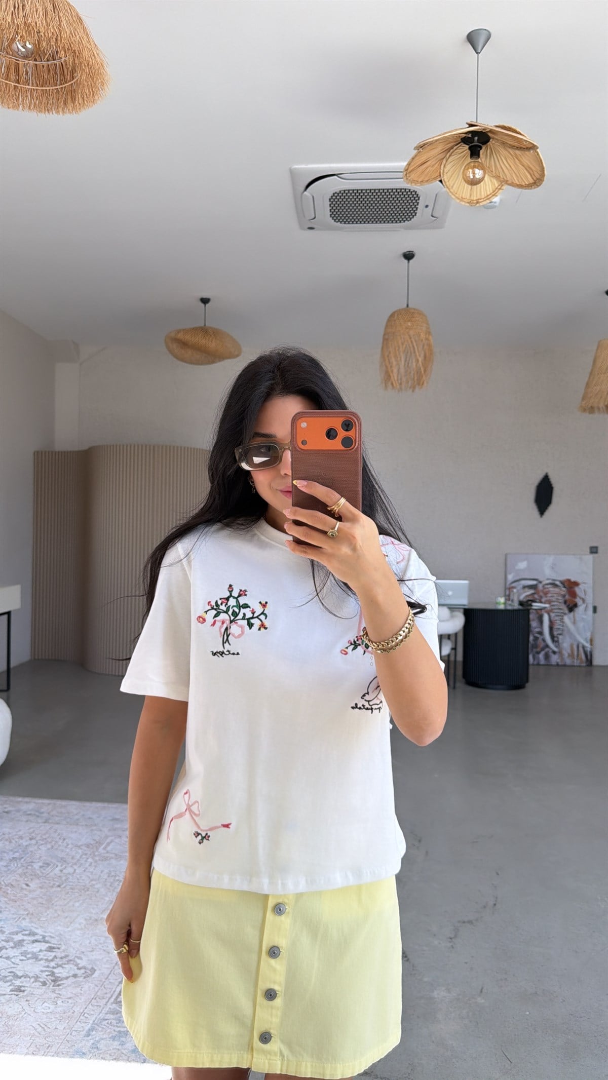 Çiçek Nakışlı Pamuklu Tshirt