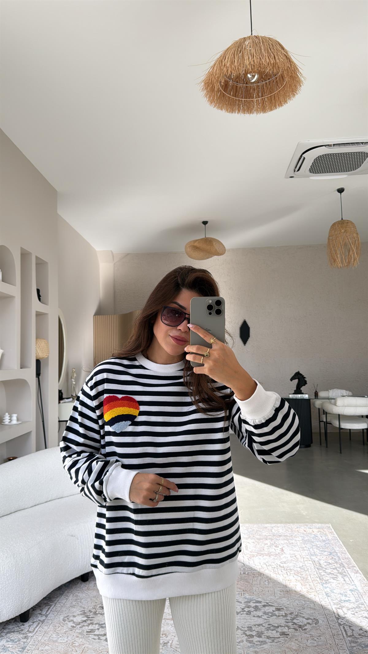 Çizgili Kalp Nakışlı İki İplik Sweatshirt