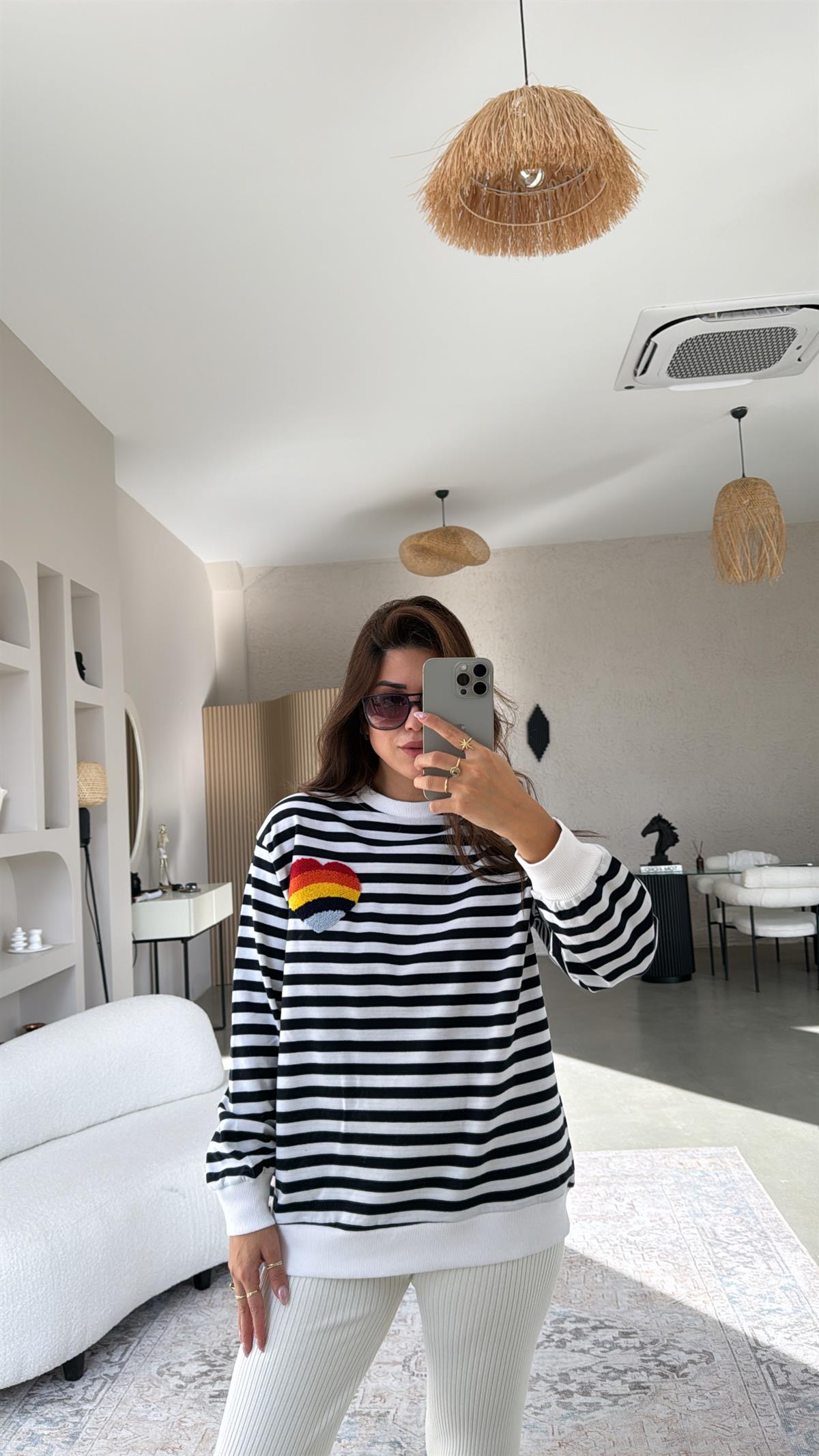 Çizgili Kalp Nakışlı İki İplik Sweatshirt