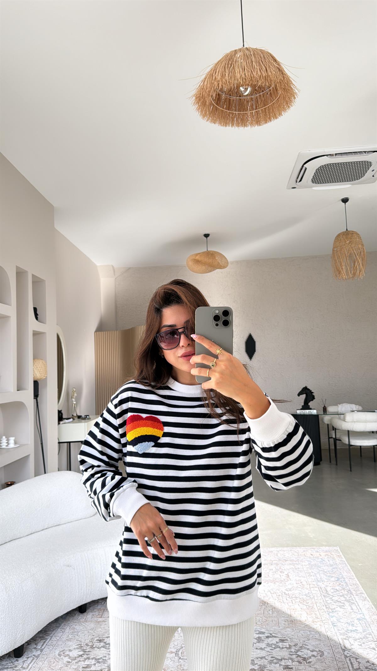 Çizgili Kalp Nakışlı İki İplik Sweatshirt