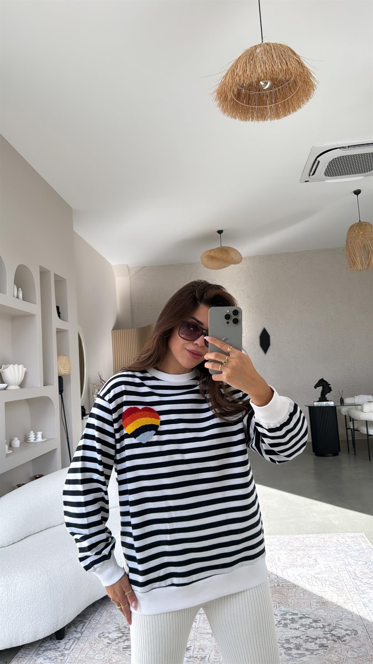 Çizgili Kalp Nakışlı İki İplik Sweatshirt