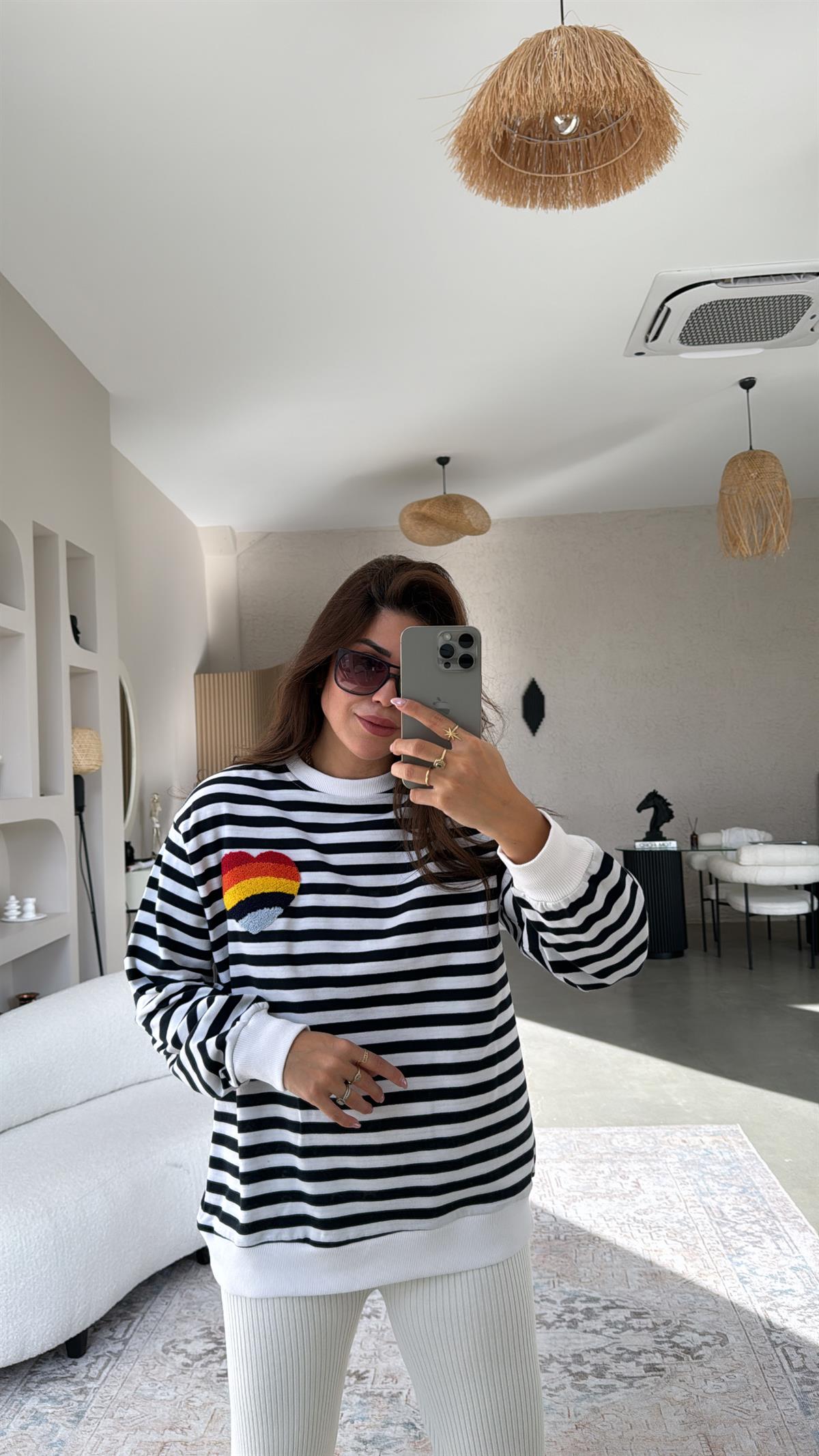 Çizgili Kalp Nakışlı İki İplik Sweatshirt