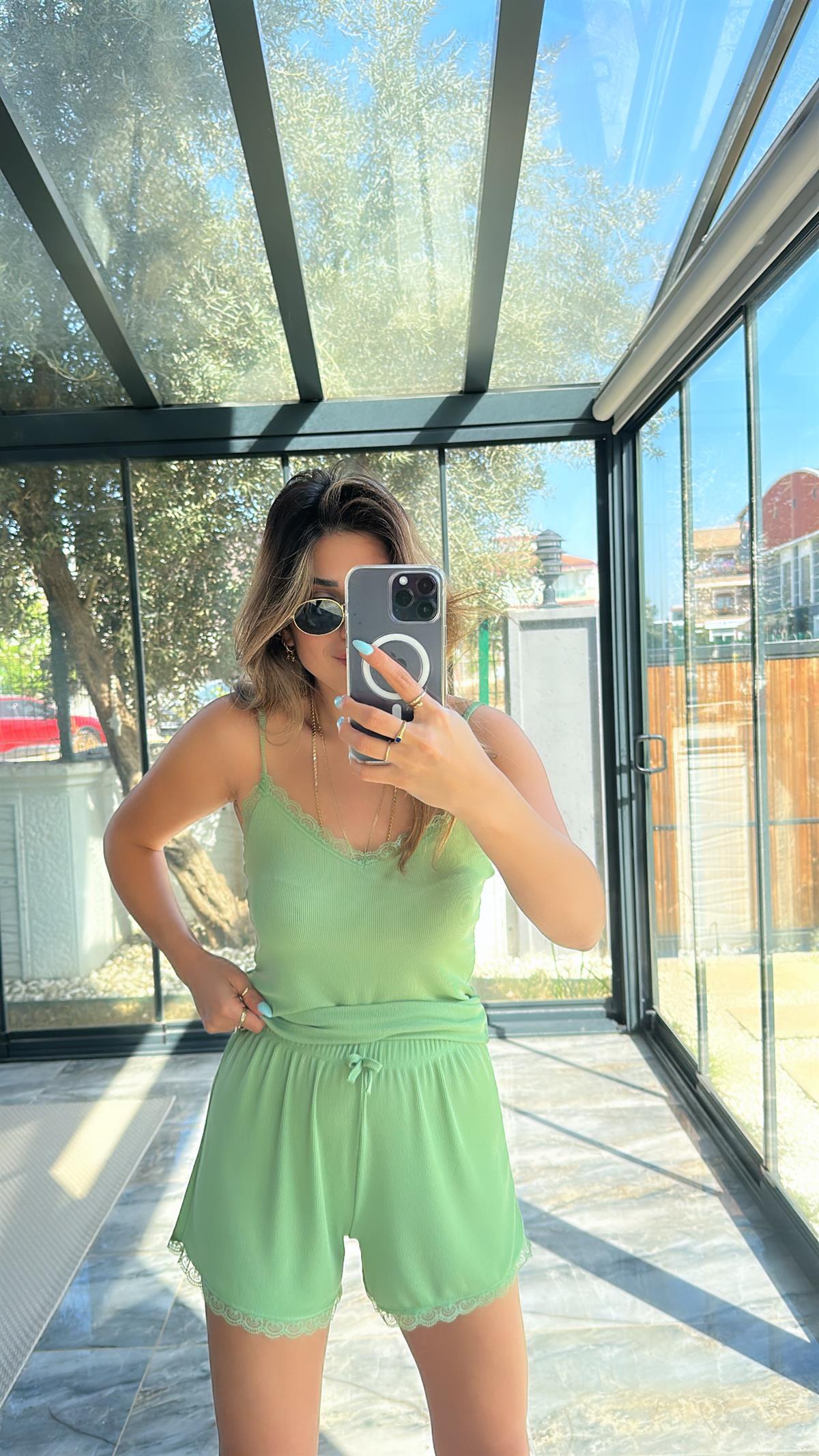 Dantel Detaylı Yeşil Şortlu Takım