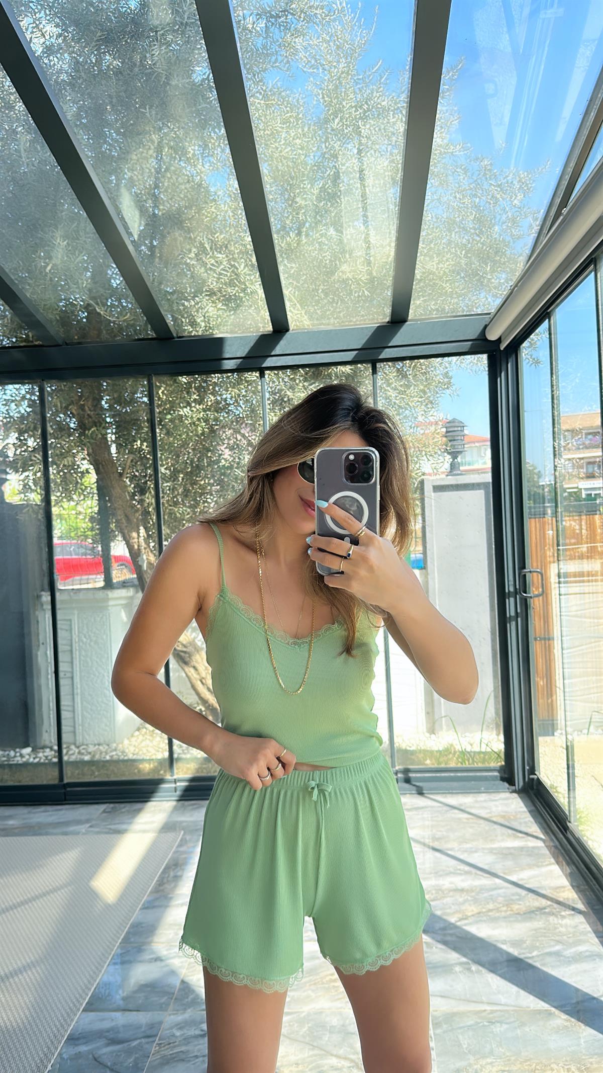 Dantel Detaylı Yeşil Şortlu Takım