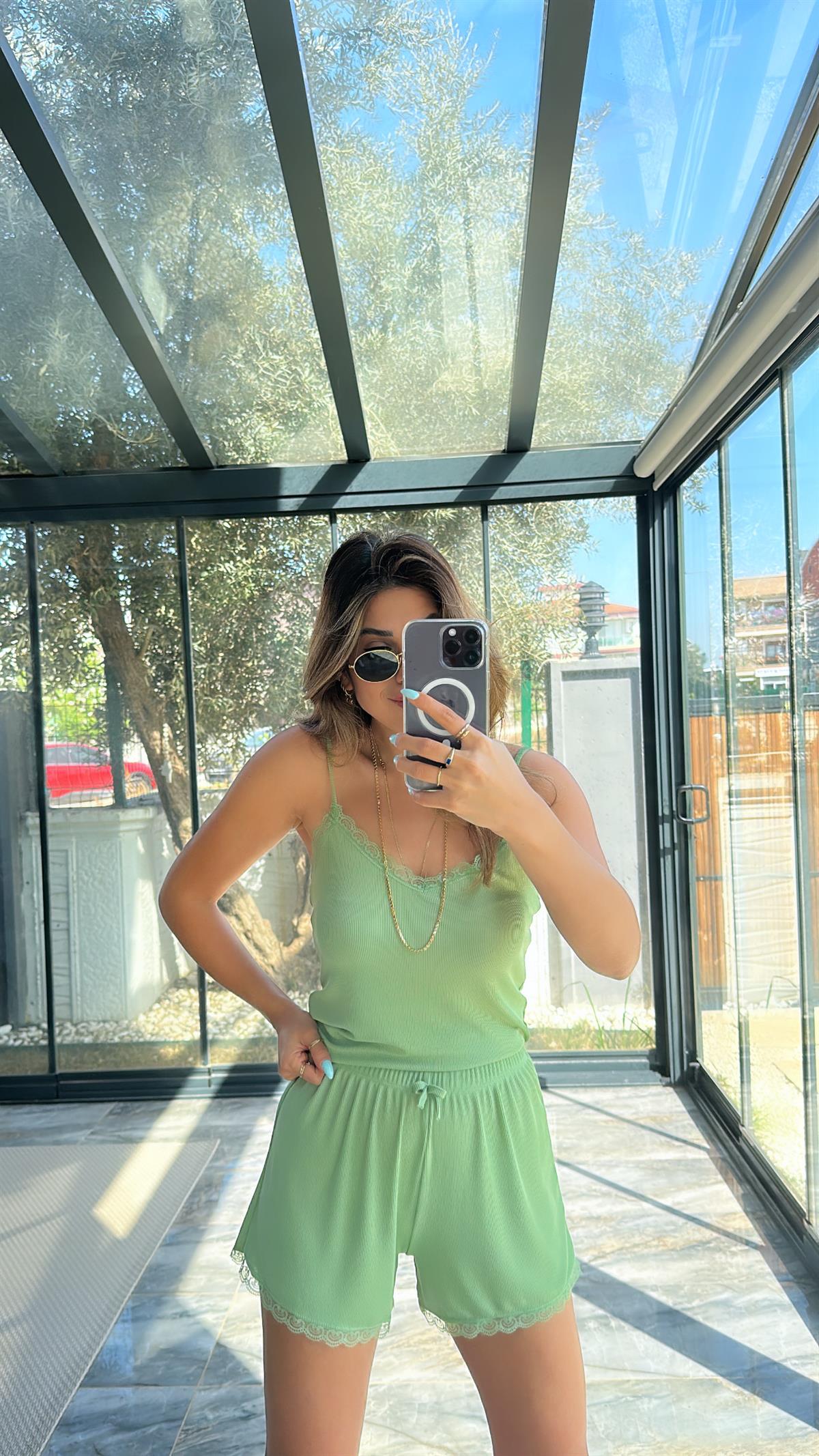 Dantel Detaylı Yeşil Şortlu Takım