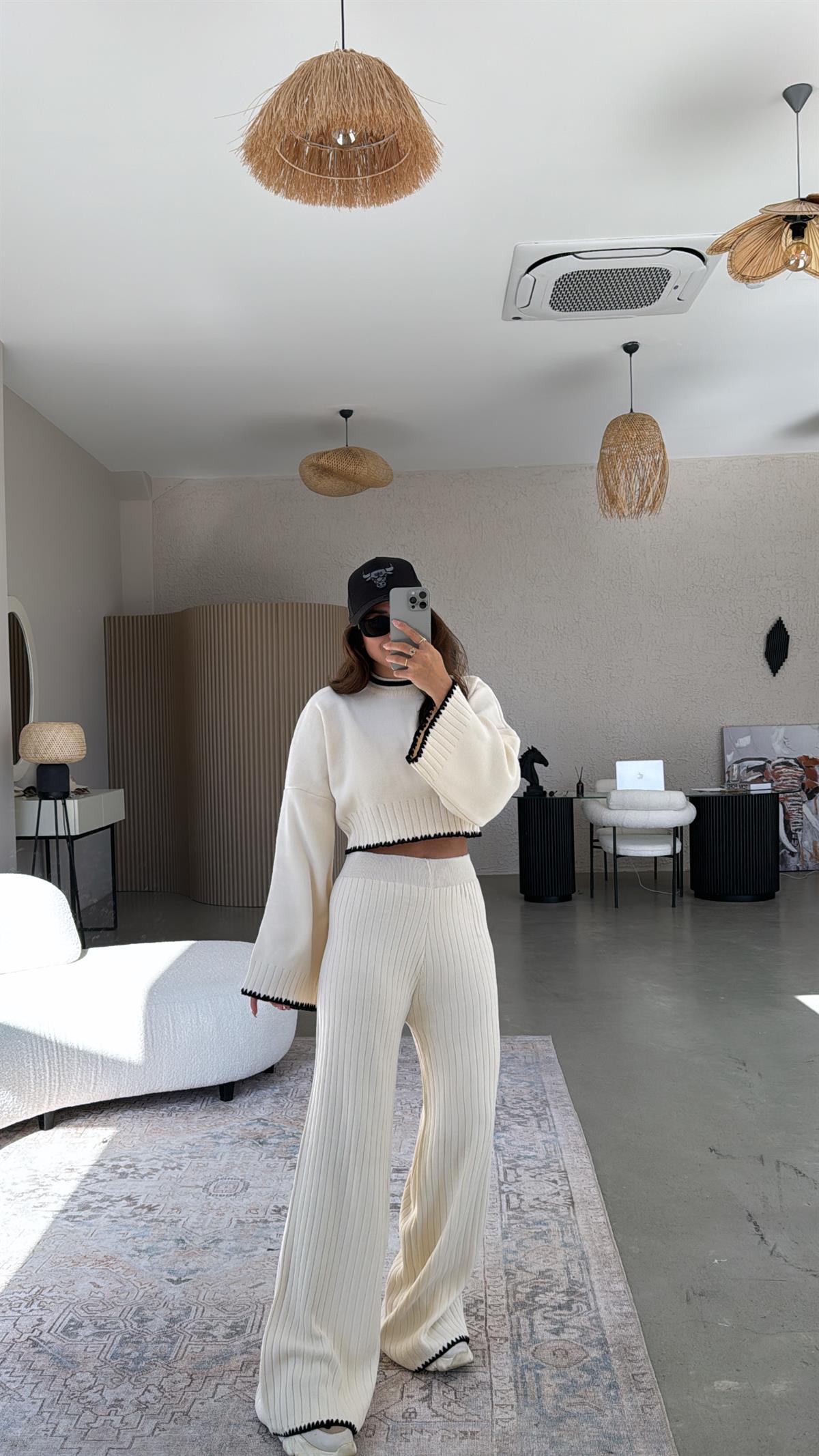 Ekru Biyeli Triko Takım