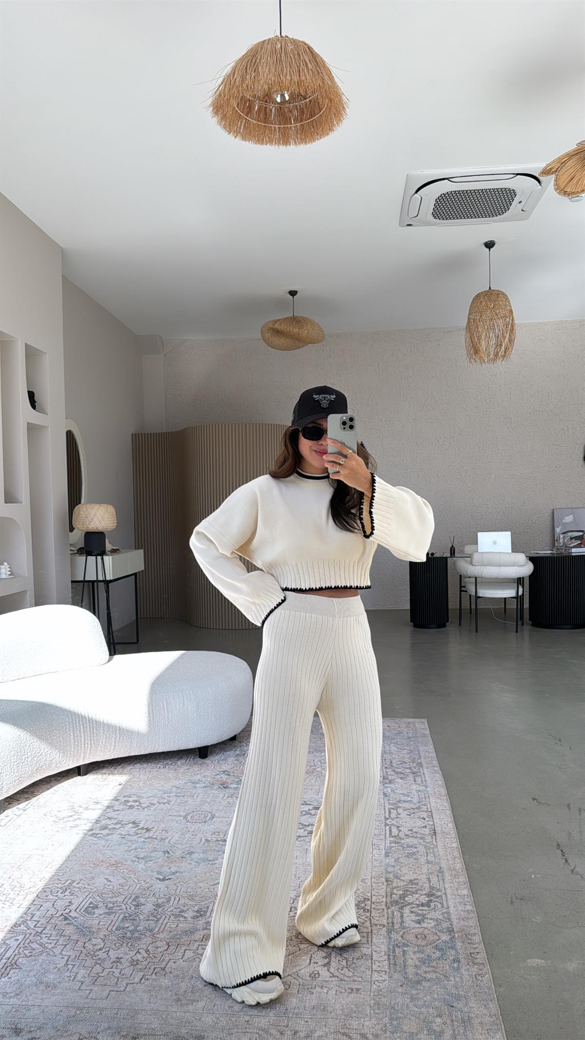 Ekru Biyeli Triko Takım