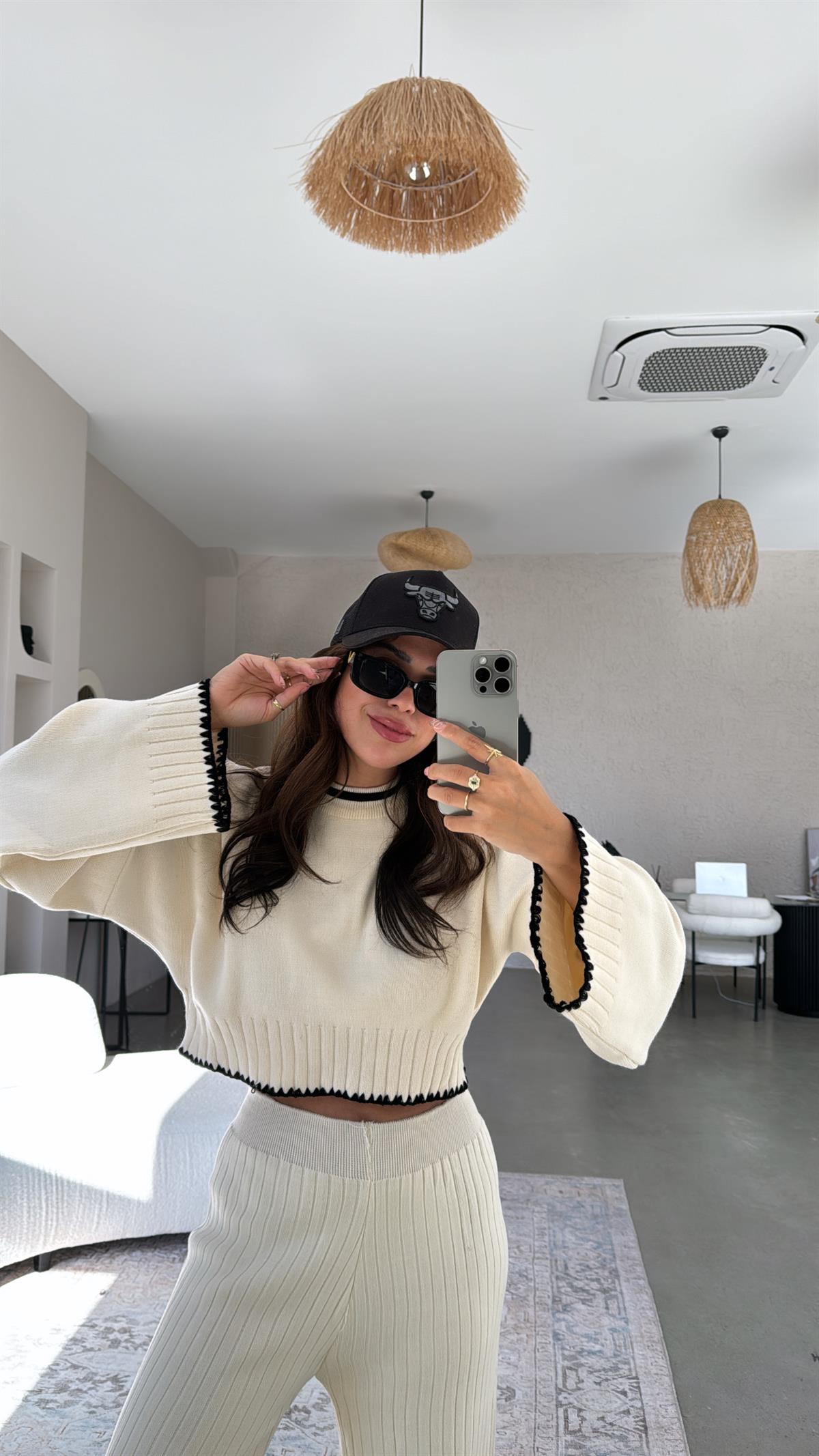 Ekru Biyeli Triko Takım