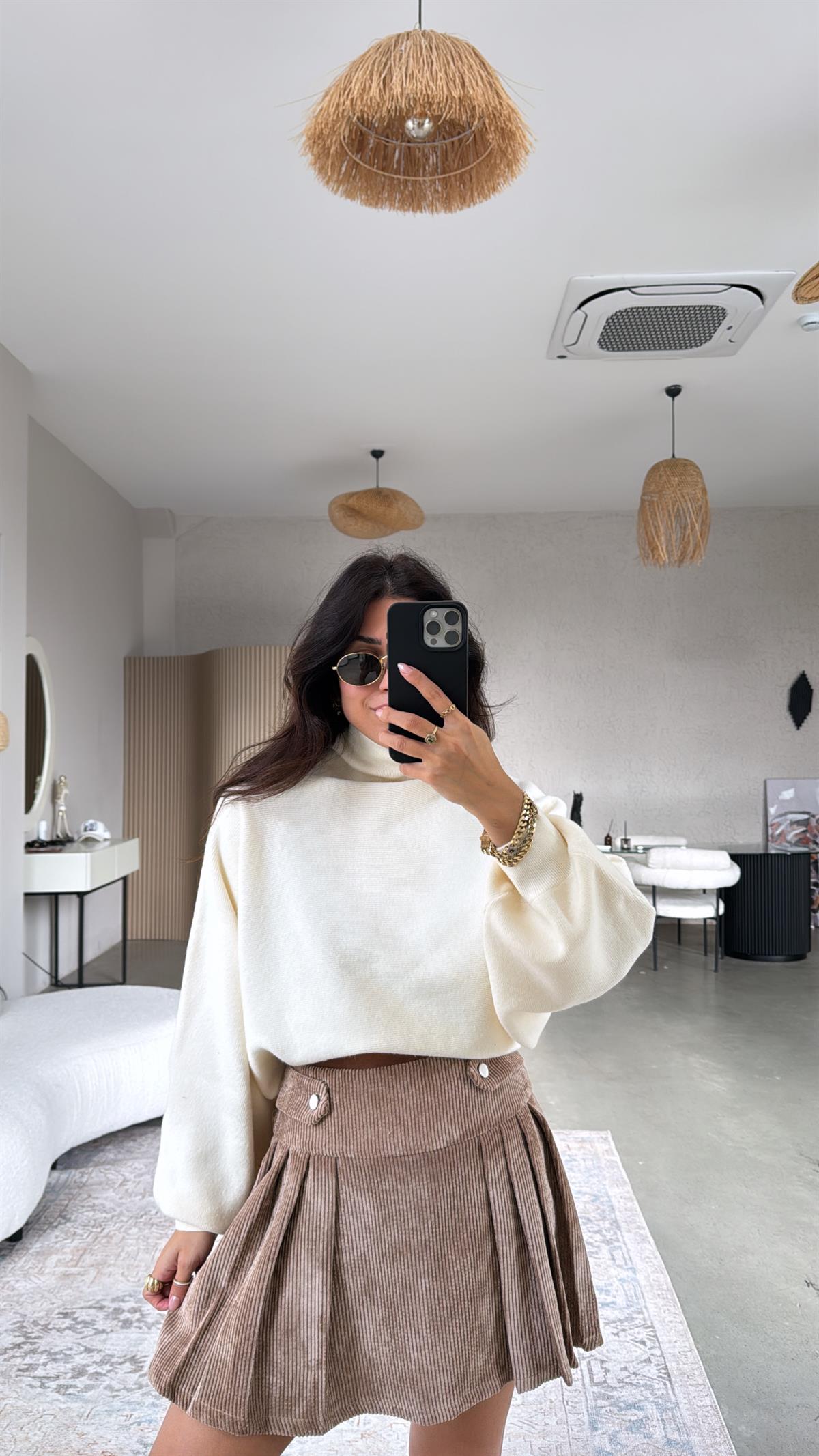 Ekru Boğazlı Dlv Yumuşak Triko Kazak