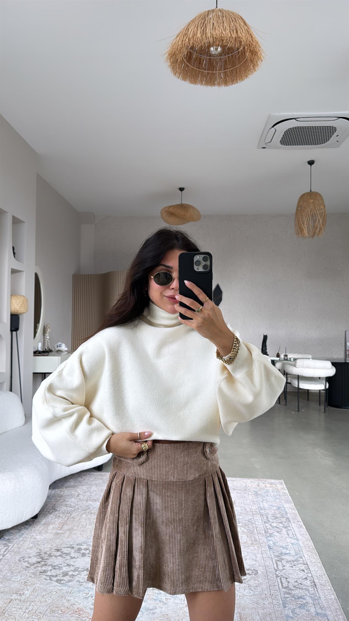 Ekru Boğazlı Dlv Yumuşak Triko Kazak