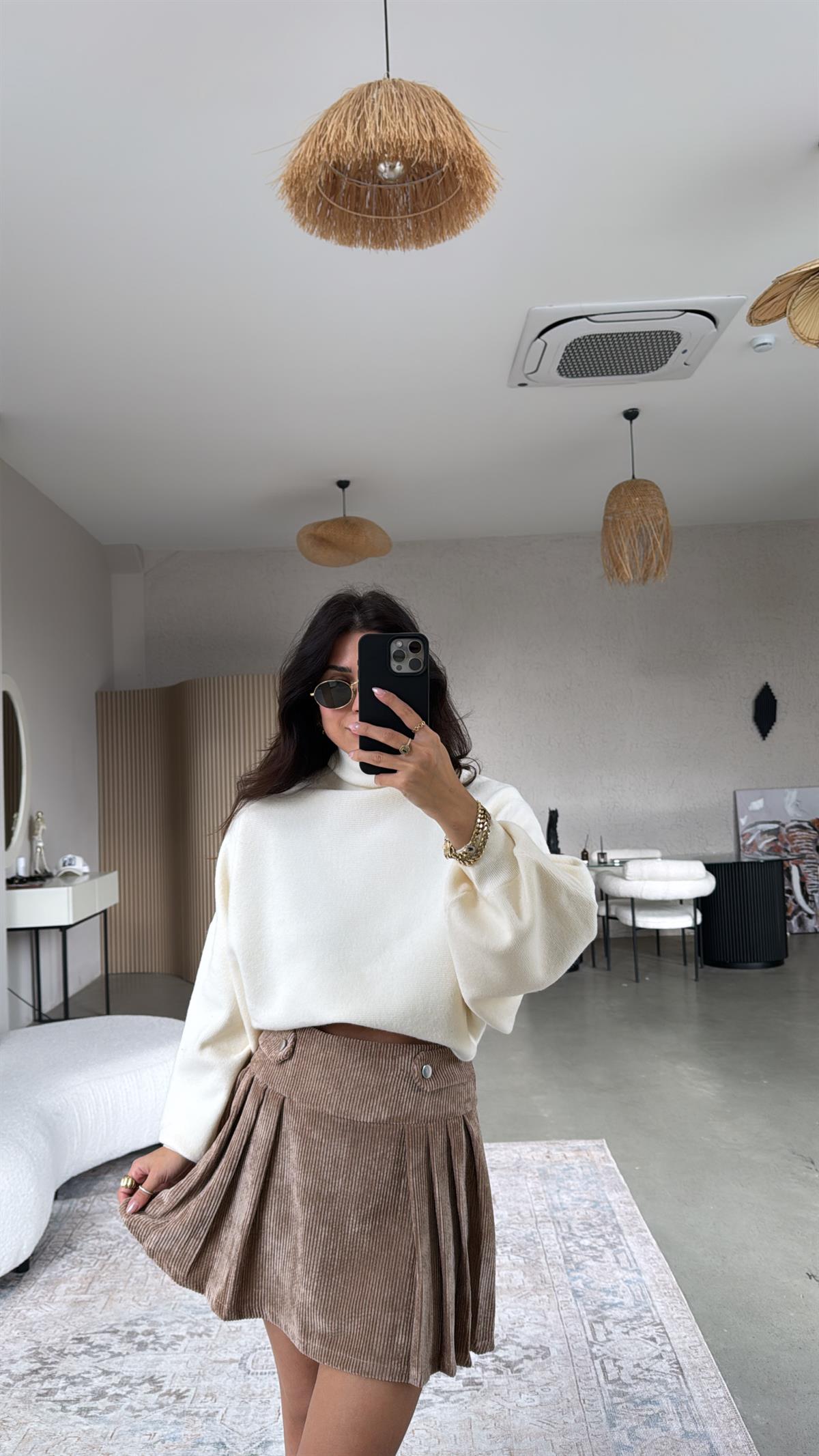 Ekru Boğazlı Dlv Yumuşak Triko Kazak