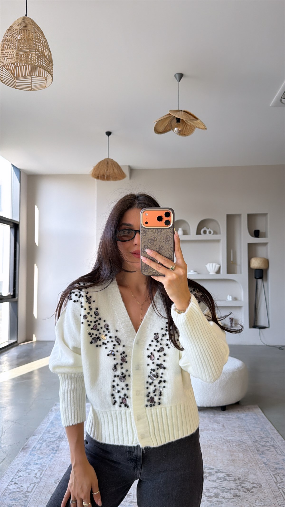 Ekru Boncuklu ve Taşlı Yumoş Premium Hırka