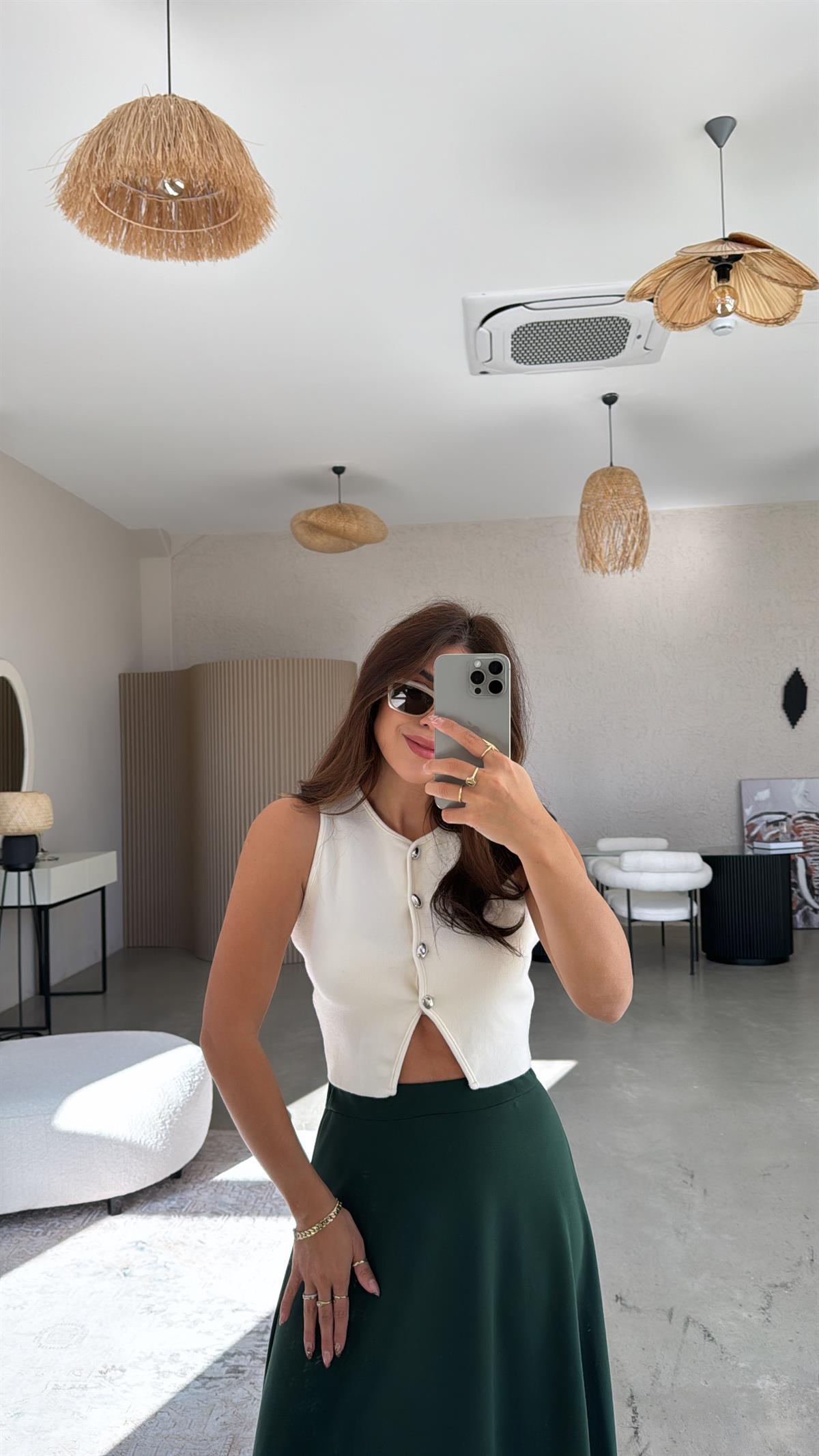 Ekru Dört Düğmeli Triko Yelek