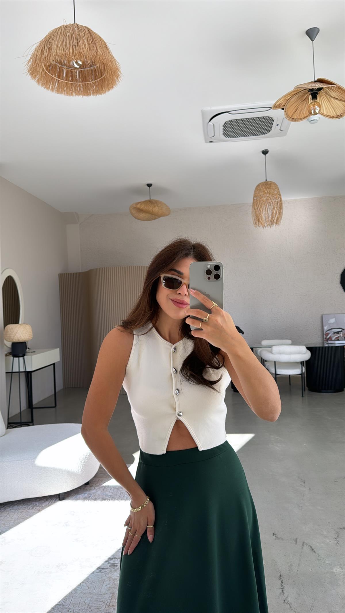 Ekru Dört Düğmeli Triko Yelek