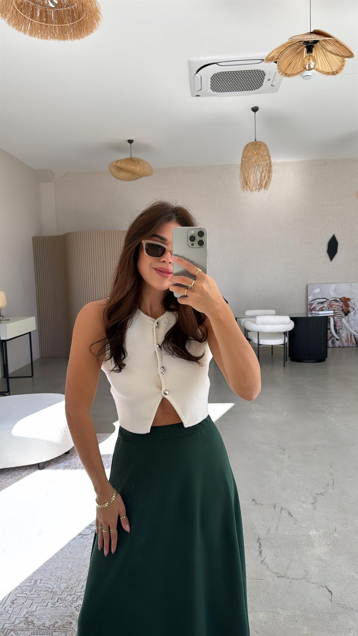 Ekru Dört Düğmeli Triko Yelek