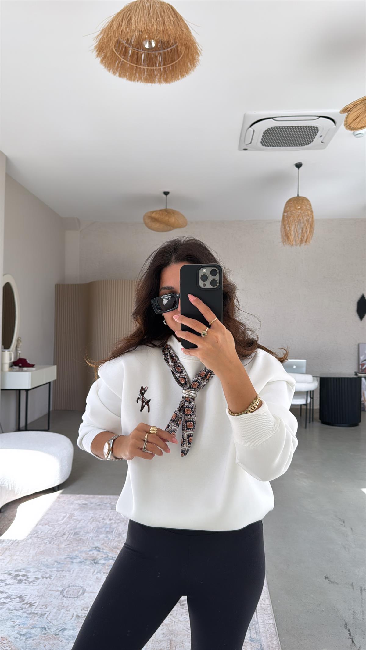 Ekru Fular Detaylı Üç İplik Şardonlu Sweatshirt