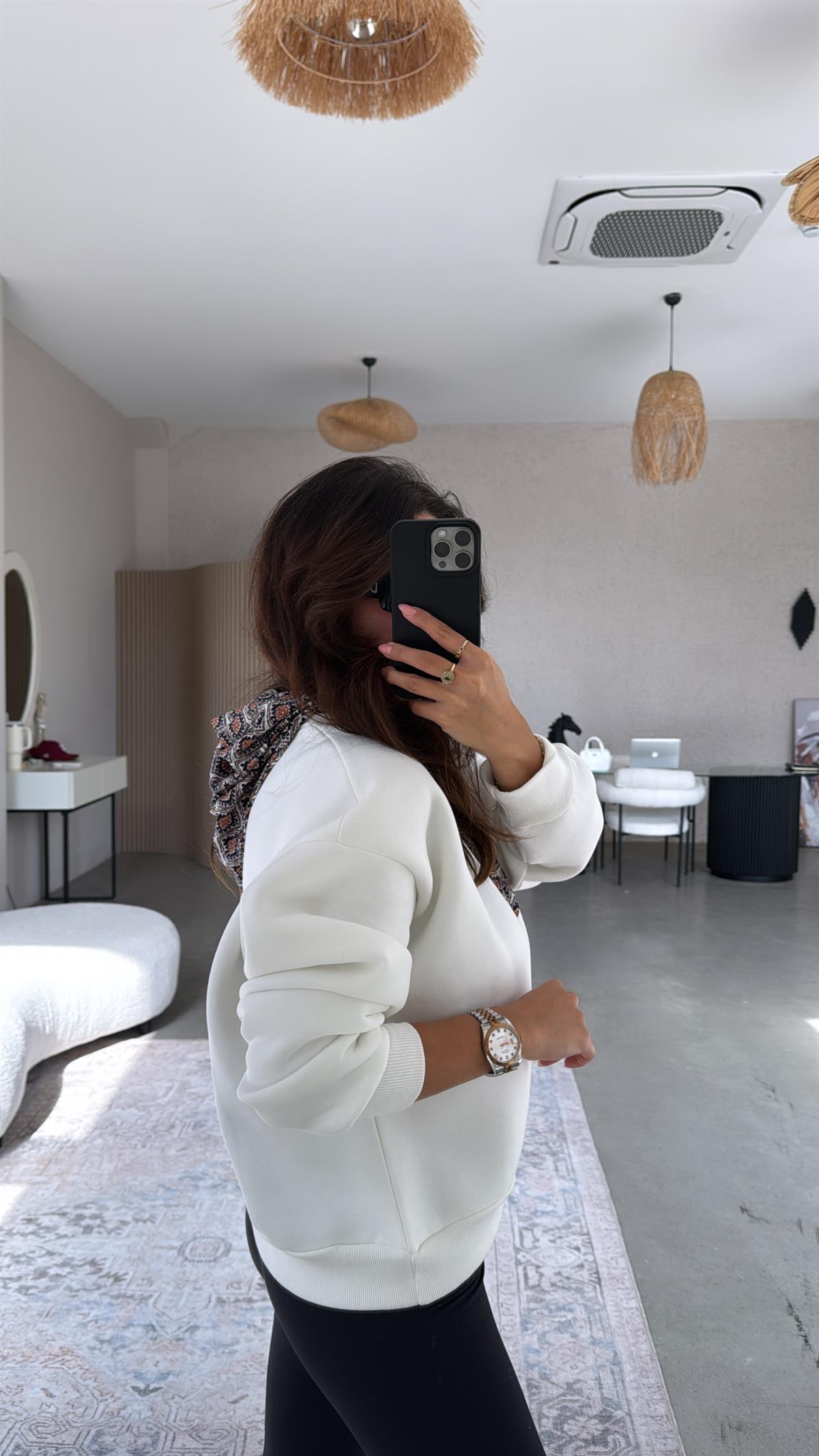 Ekru Fular Detaylı Üç İplik Şardonlu Sweatshirt