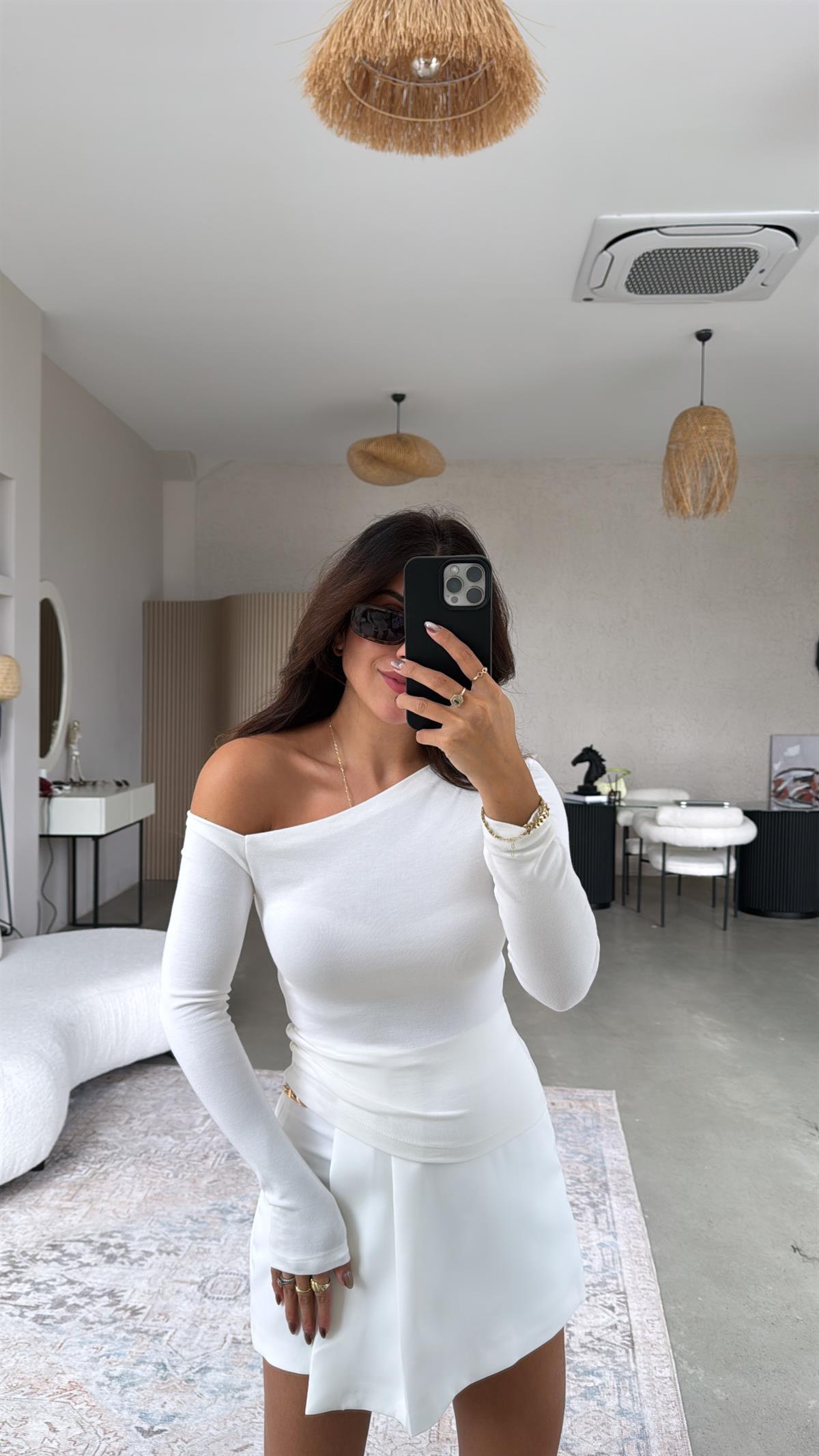 Ekru İthal Modal Kumaş Omzu Açık Bluz