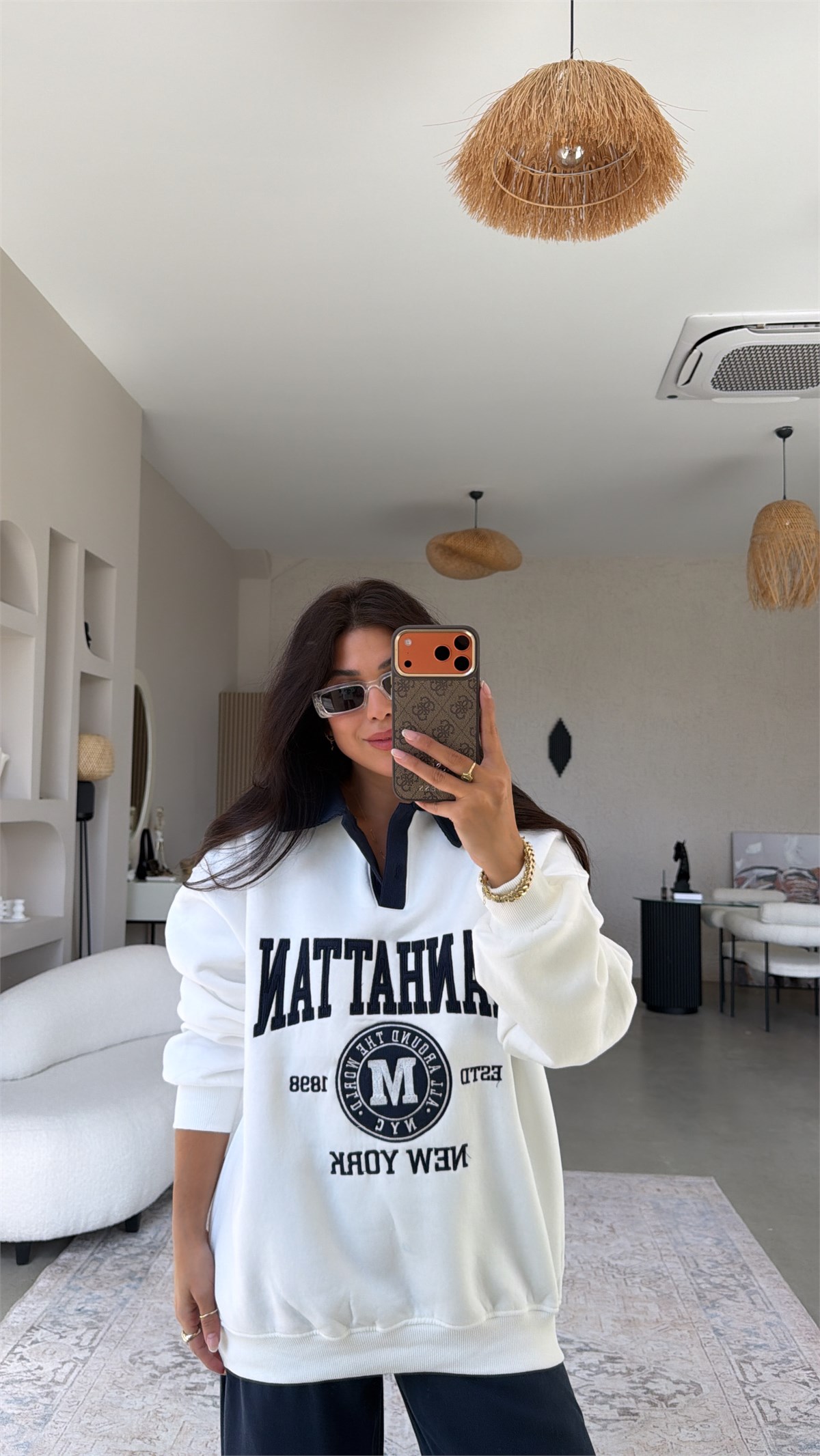 Ekru Kadife Yakalı Manhattan Nakışlı Şardonlu Sweatshirt