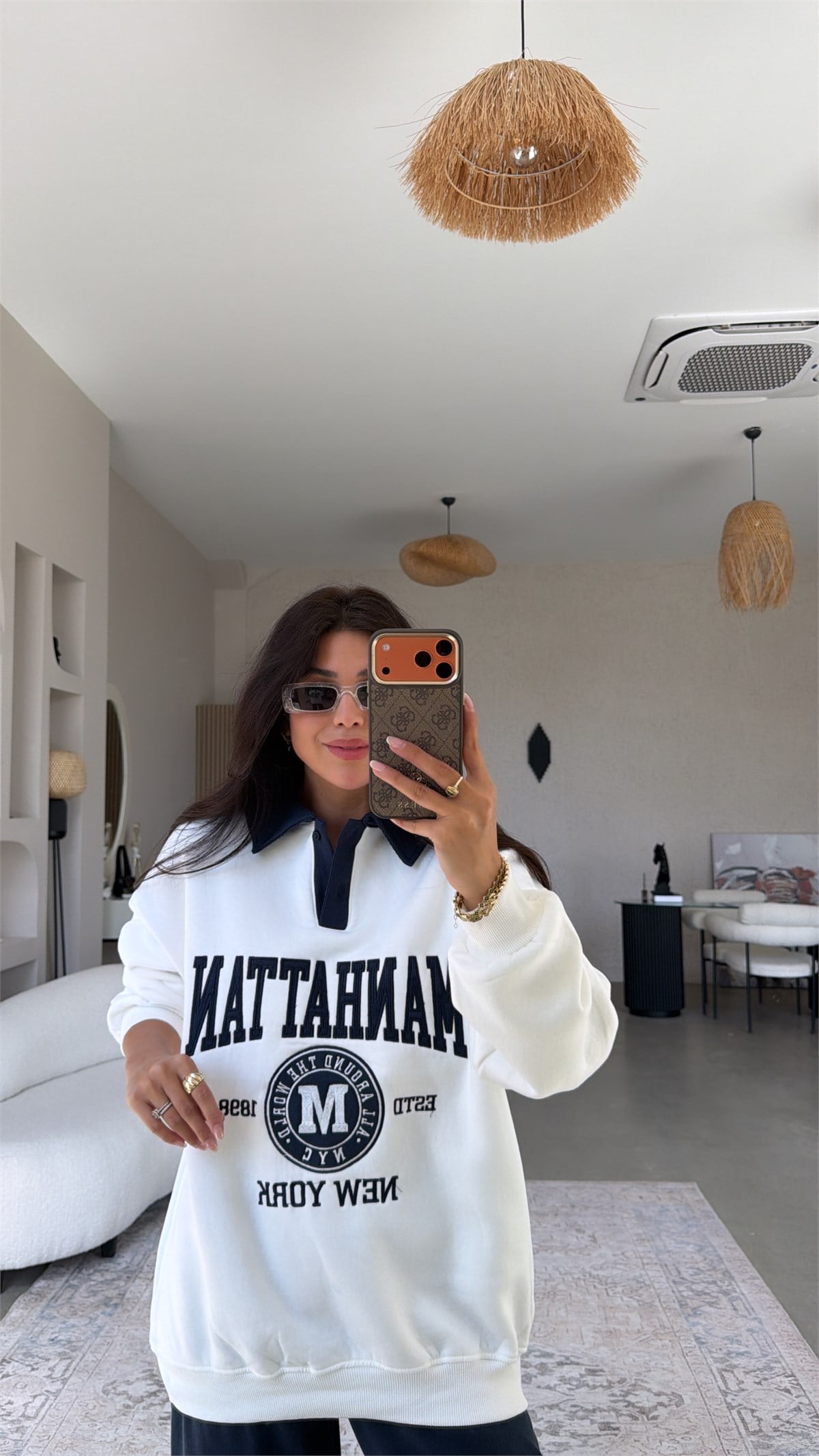 Ekru Kadife Yakalı Manhattan Nakışlı Şardonlu Sweatshirt