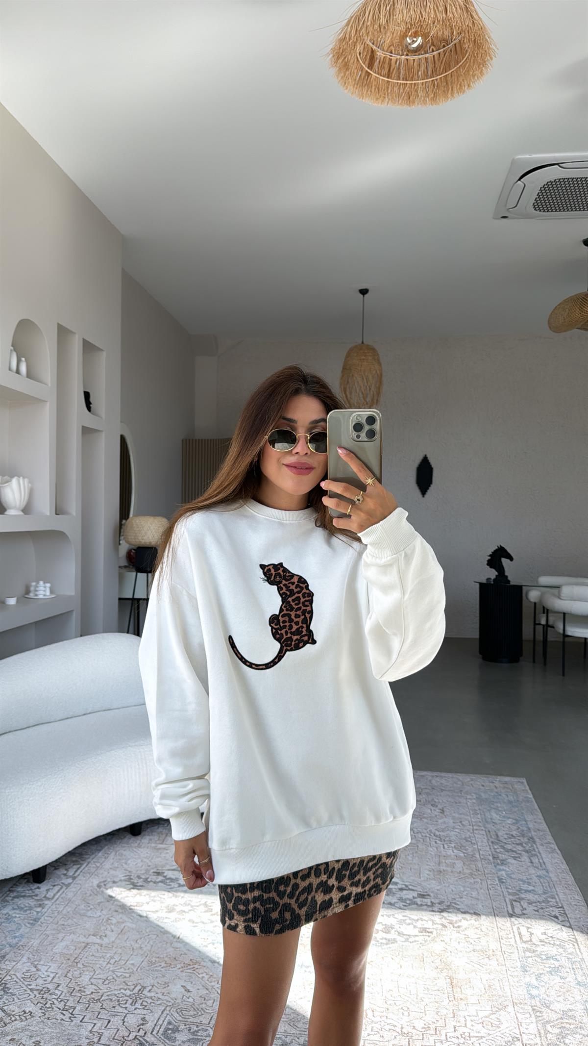 Ekru Kaplan Nakışlı İki İplik Sweatshirt