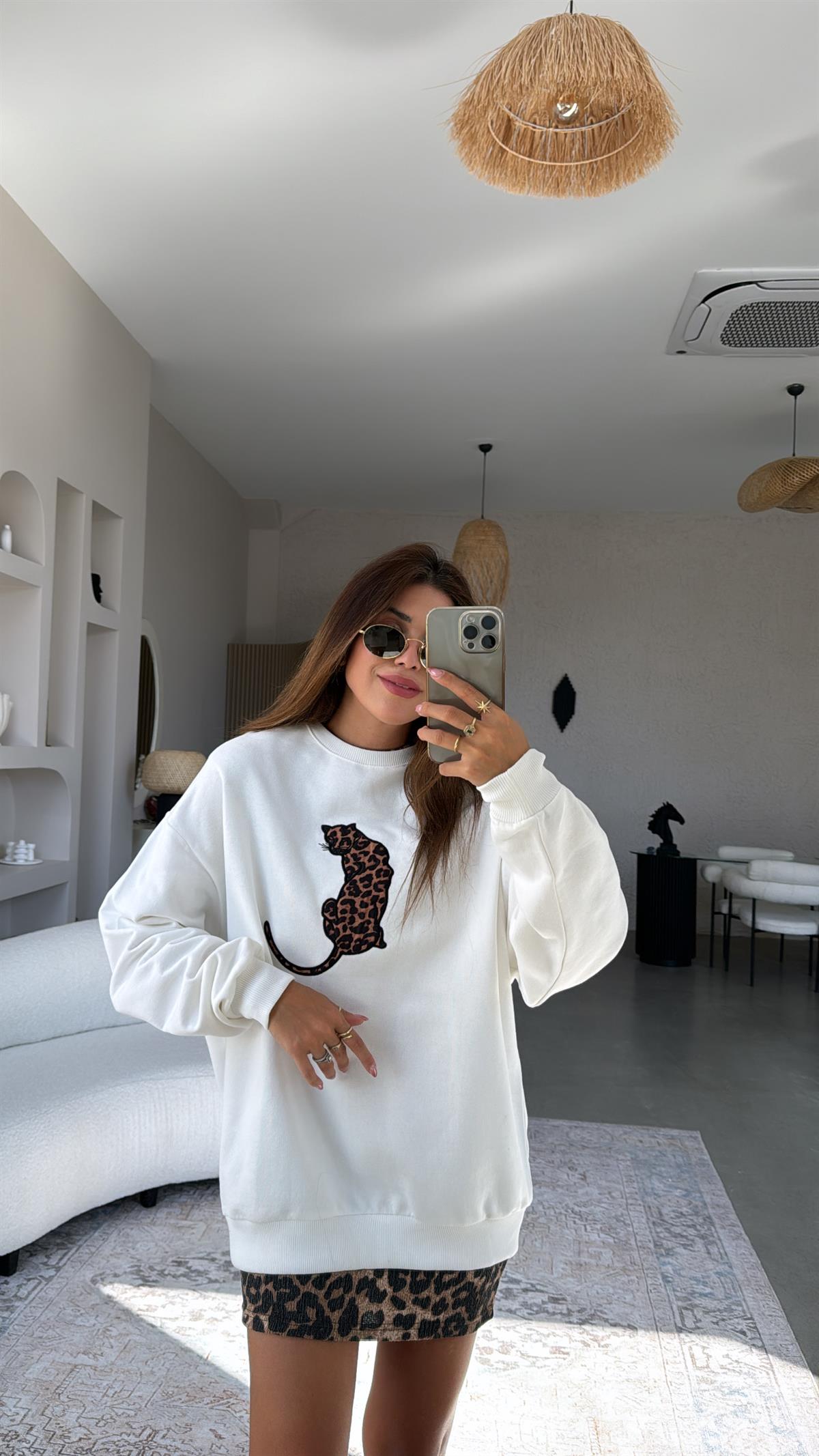 Ekru Kaplan Nakışlı İki İplik Sweatshirt