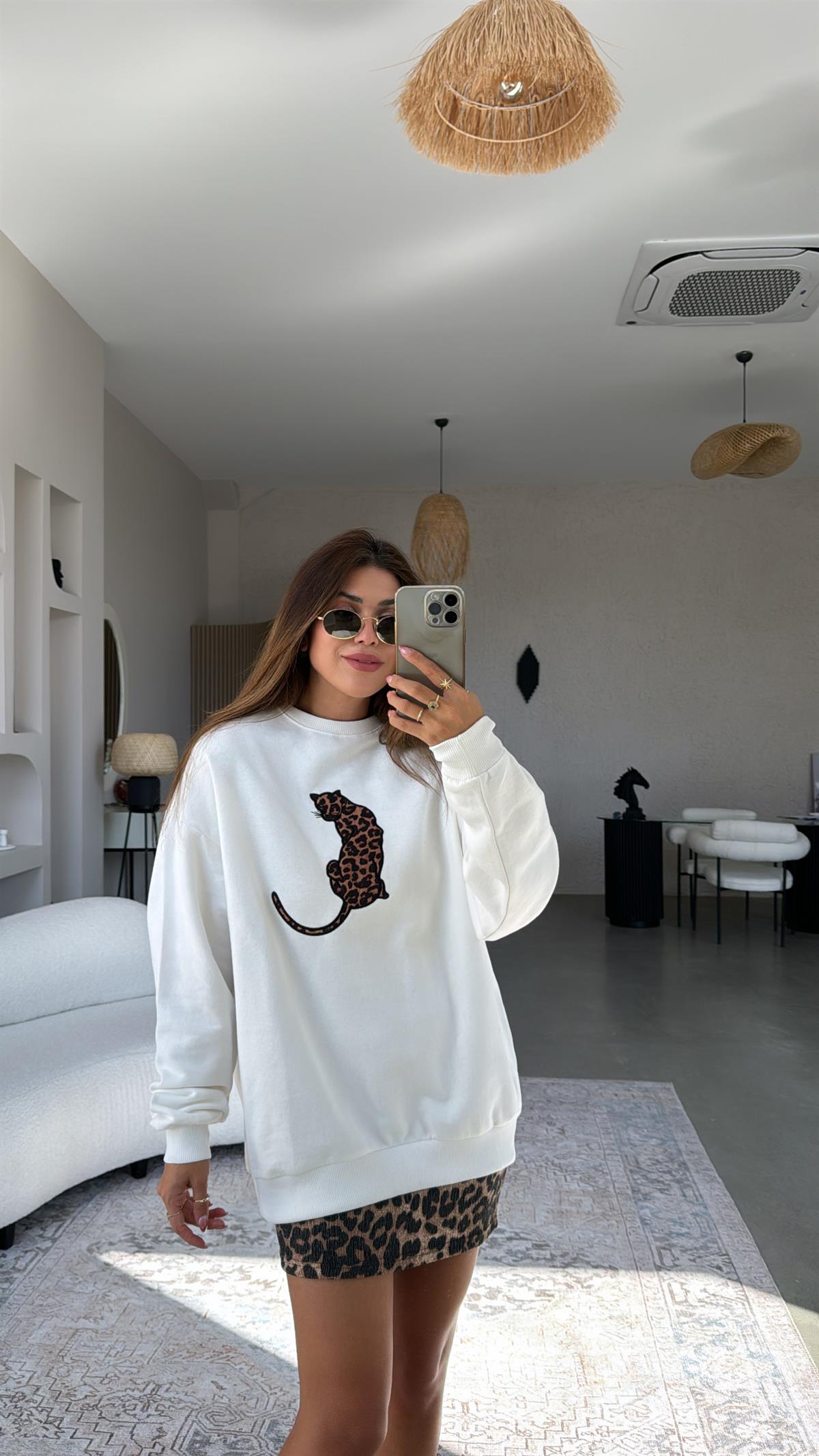 Ekru Kaplan Nakışlı İki İplik Sweatshirt