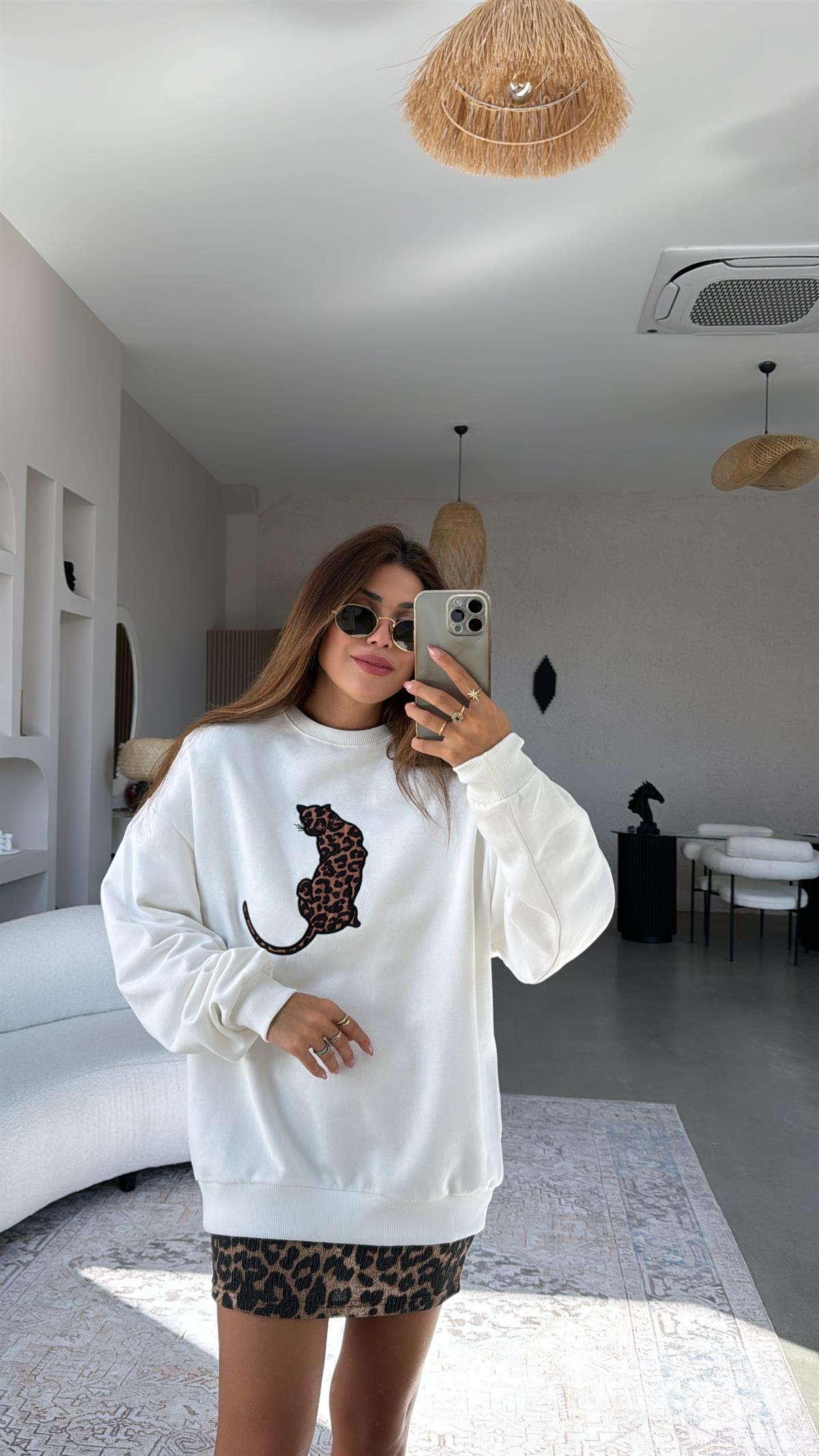 Ekru Kaplan Nakışlı İki İplik Sweatshirt