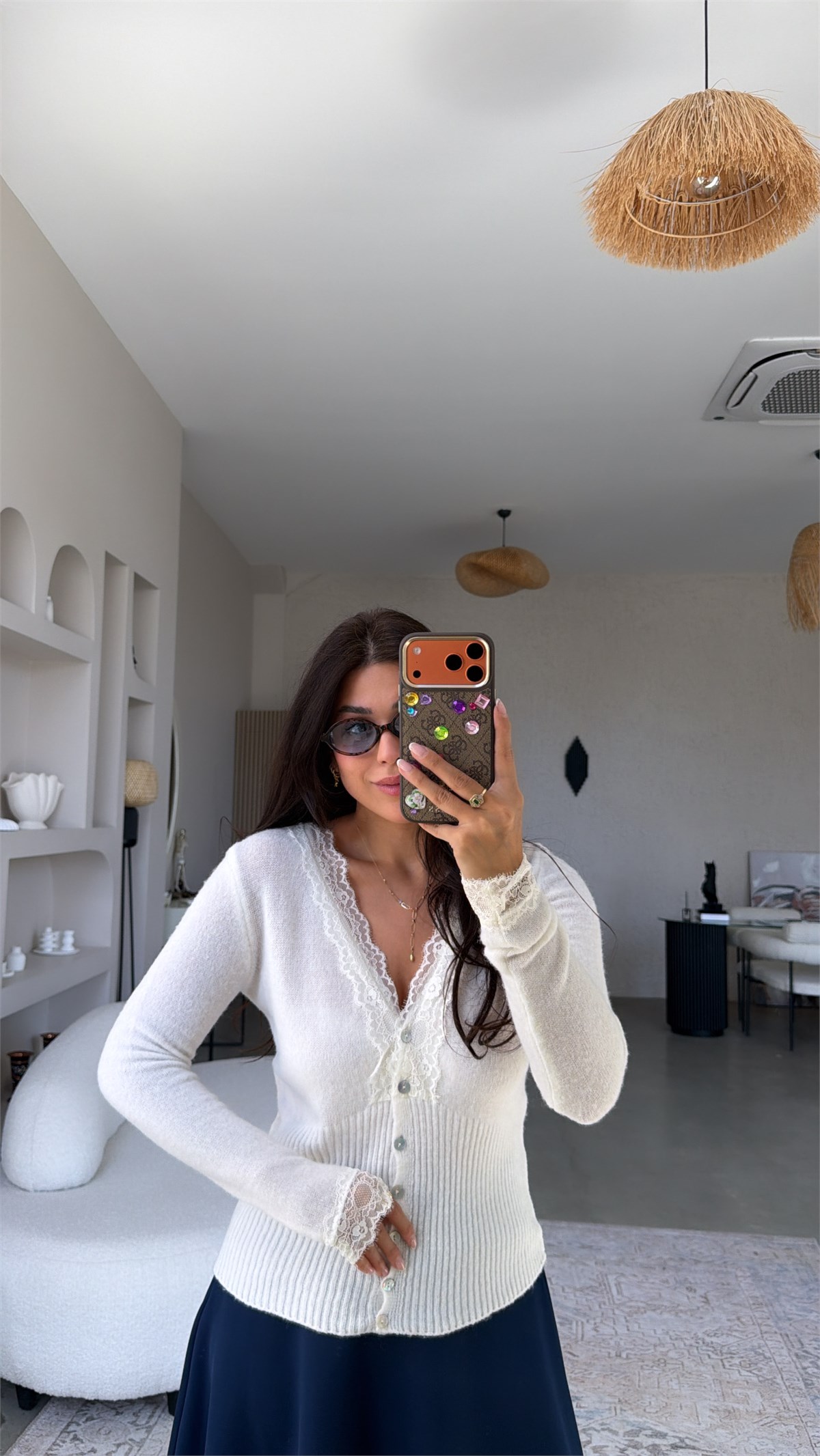 Ekru Kolları ve Yakası Dantelli Yumuşak Triko Hırka