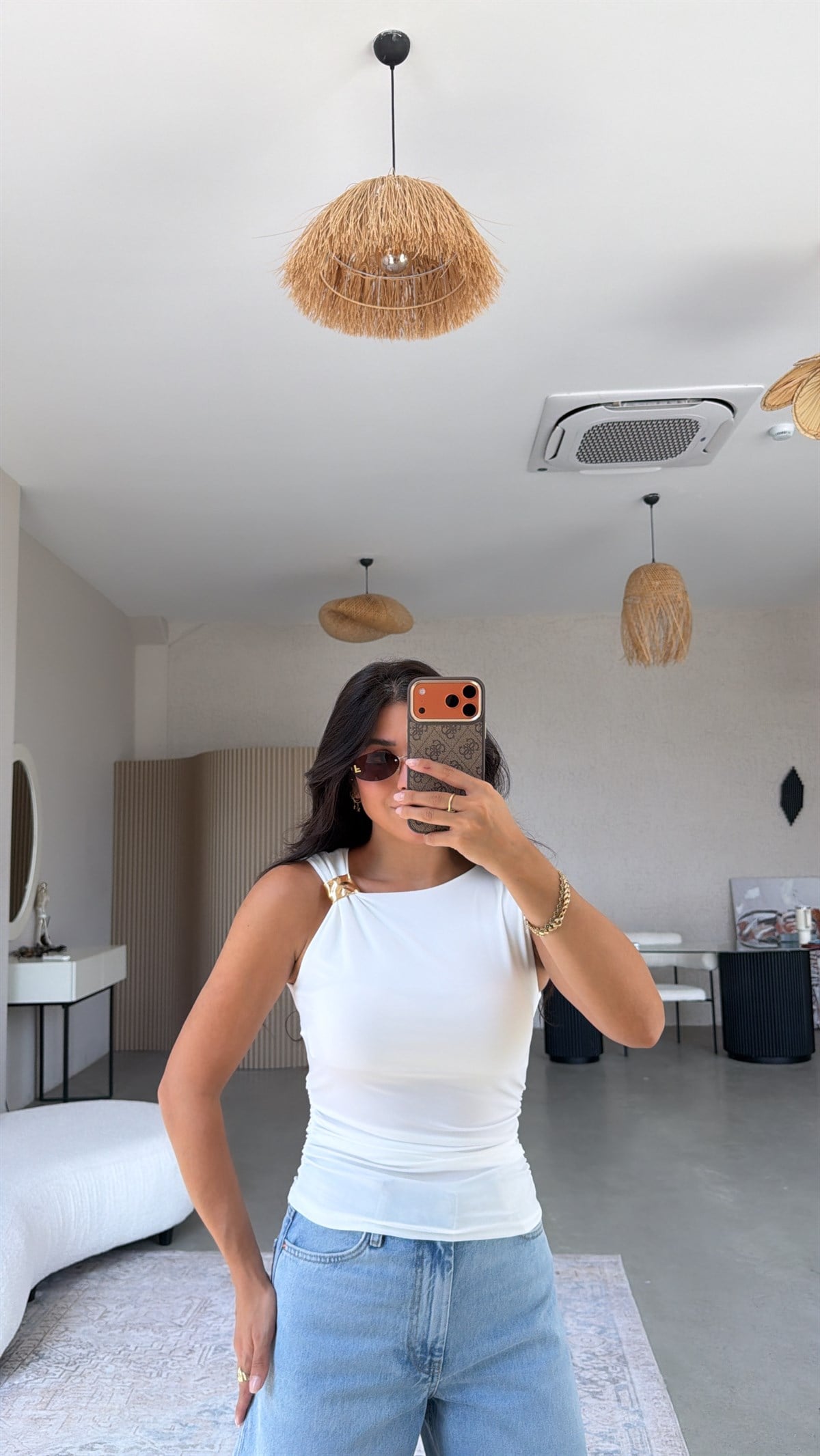 Ekru Omuz Aksesuarlı Polyamid Bluz