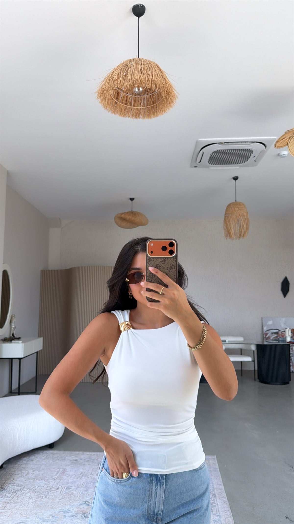 Ekru Omuz Aksesuarlı Polyamid Bluz