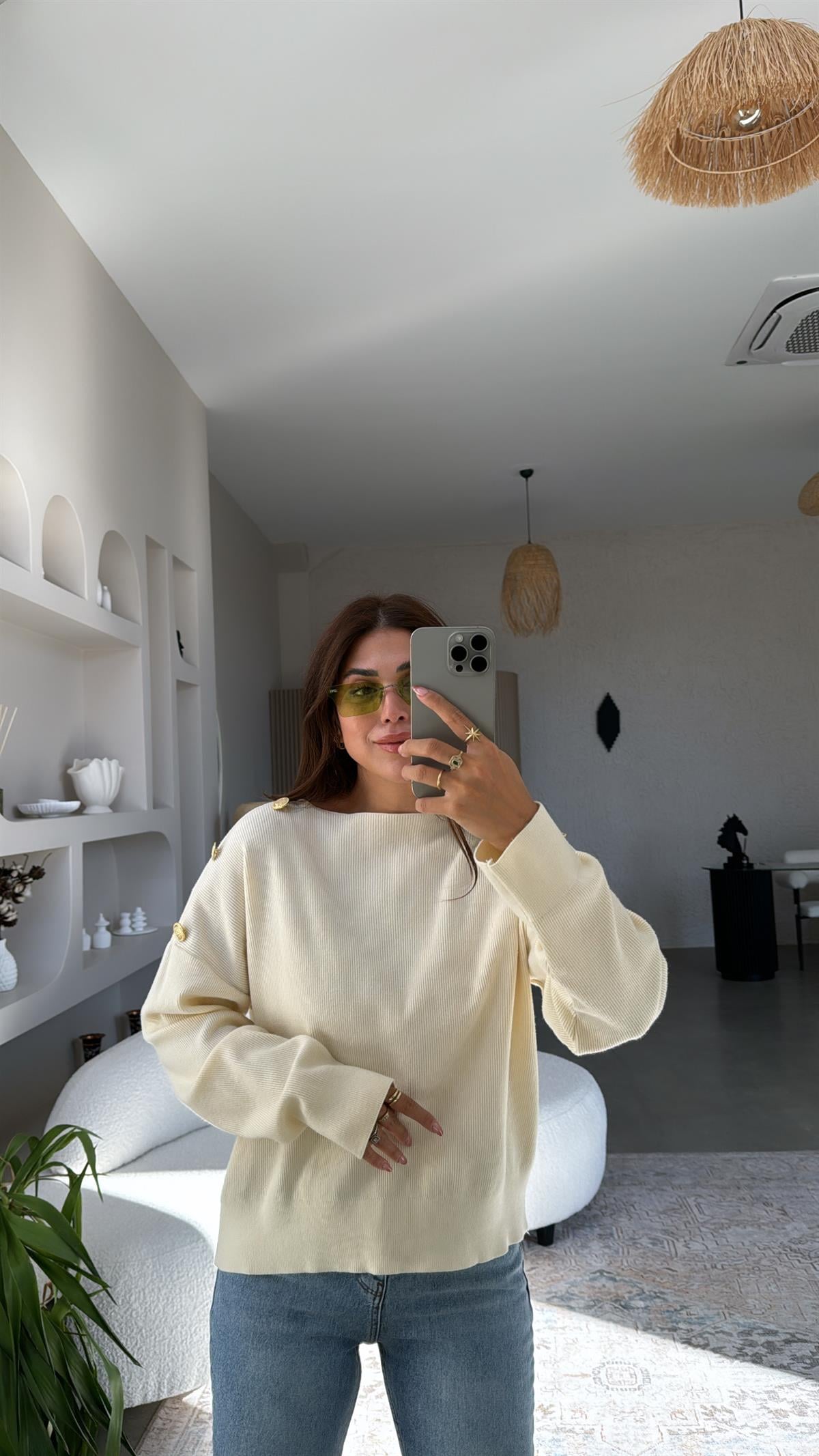 Ekru Omzu Gold Düğme Detaylı Triko