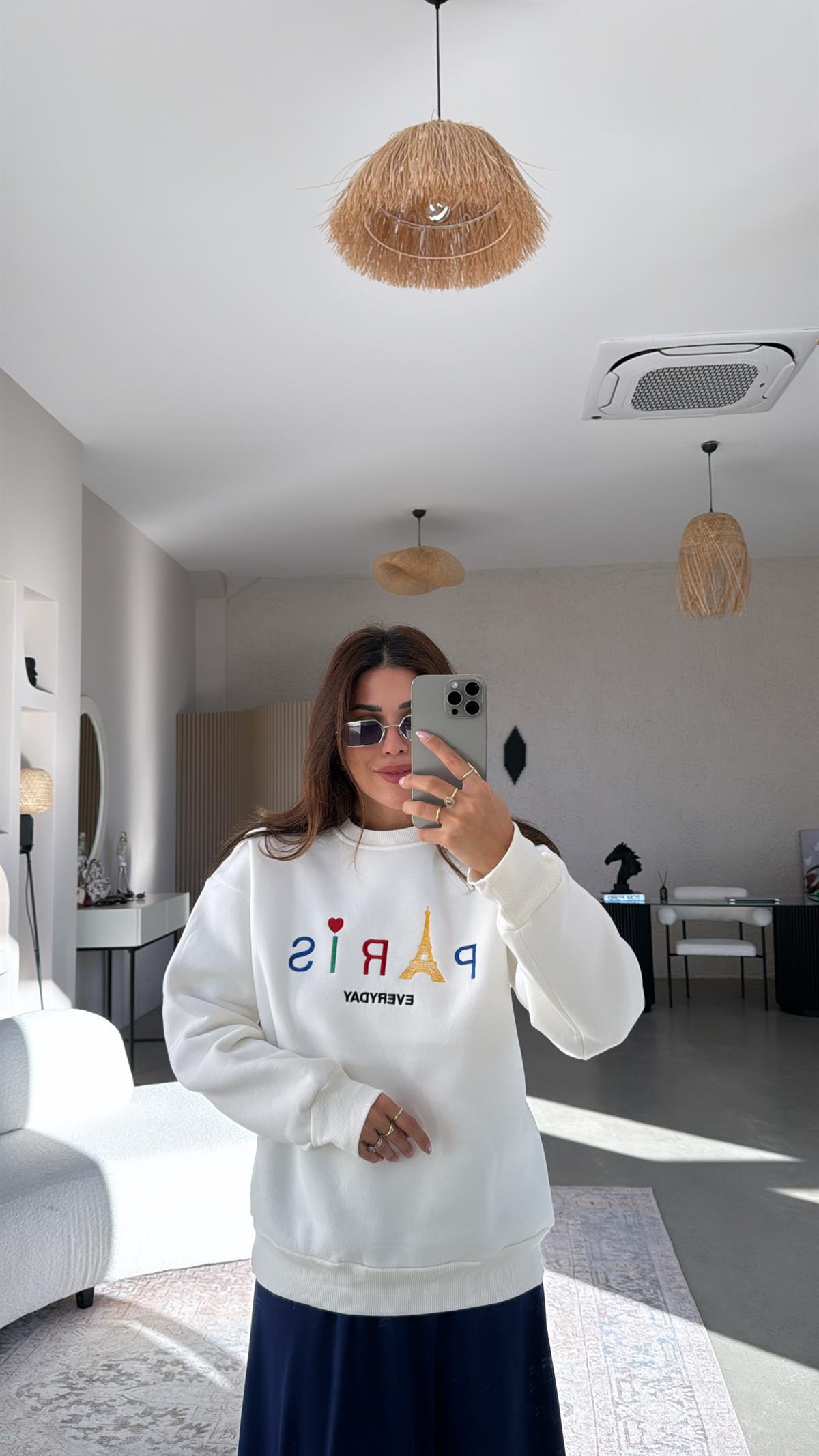 Ekru Paris Nakışlı Üç İplik Sweatshirt