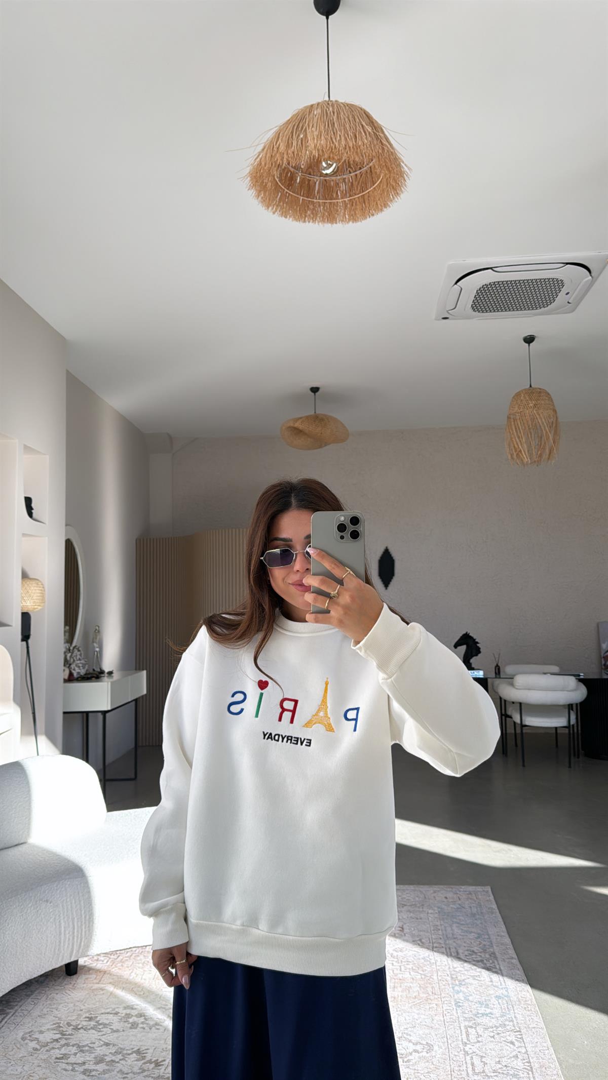 Ekru Paris Nakışlı Üç İplik Sweatshirt