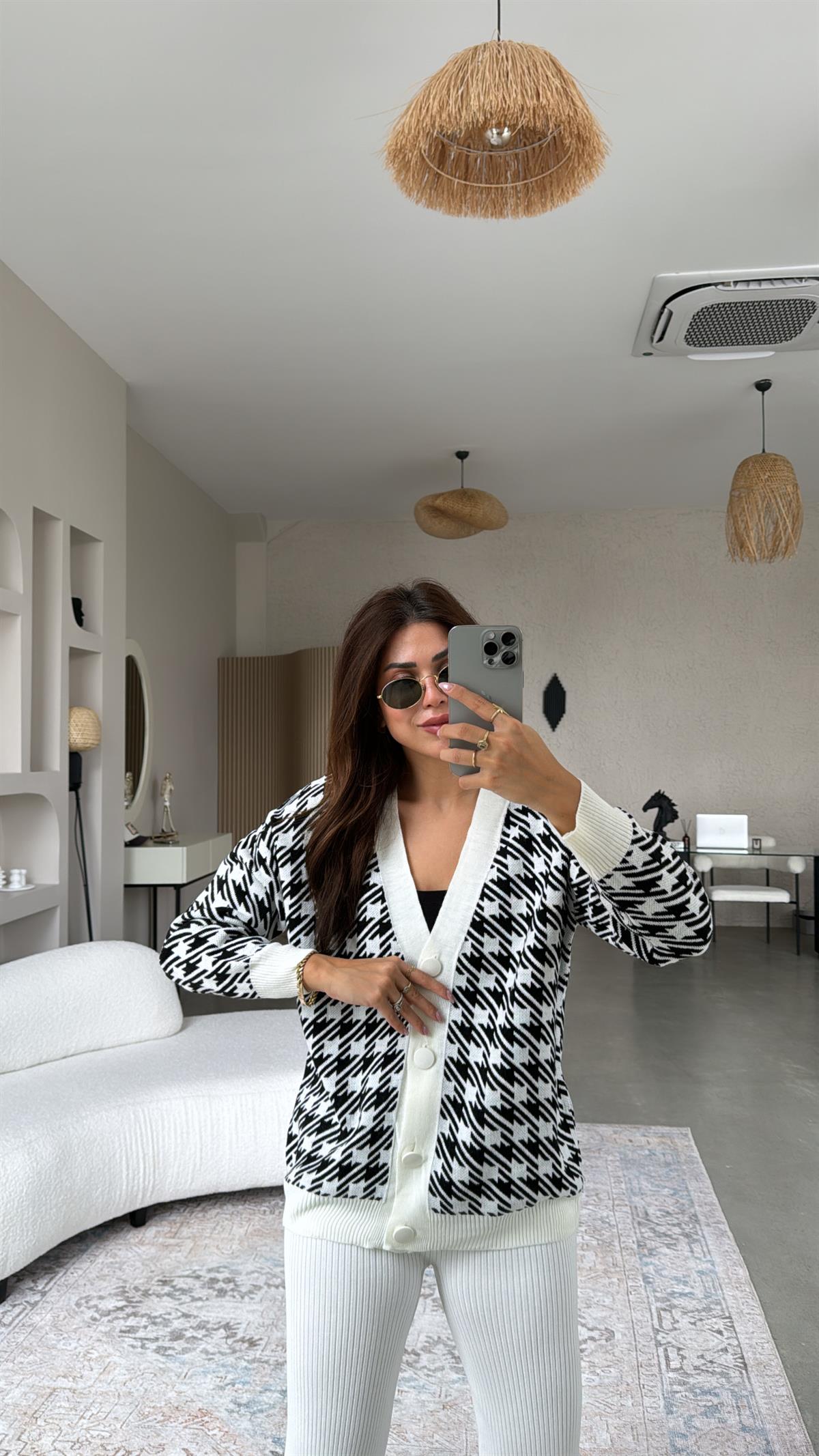 Ekru Şeritli Kazayağı Hırka