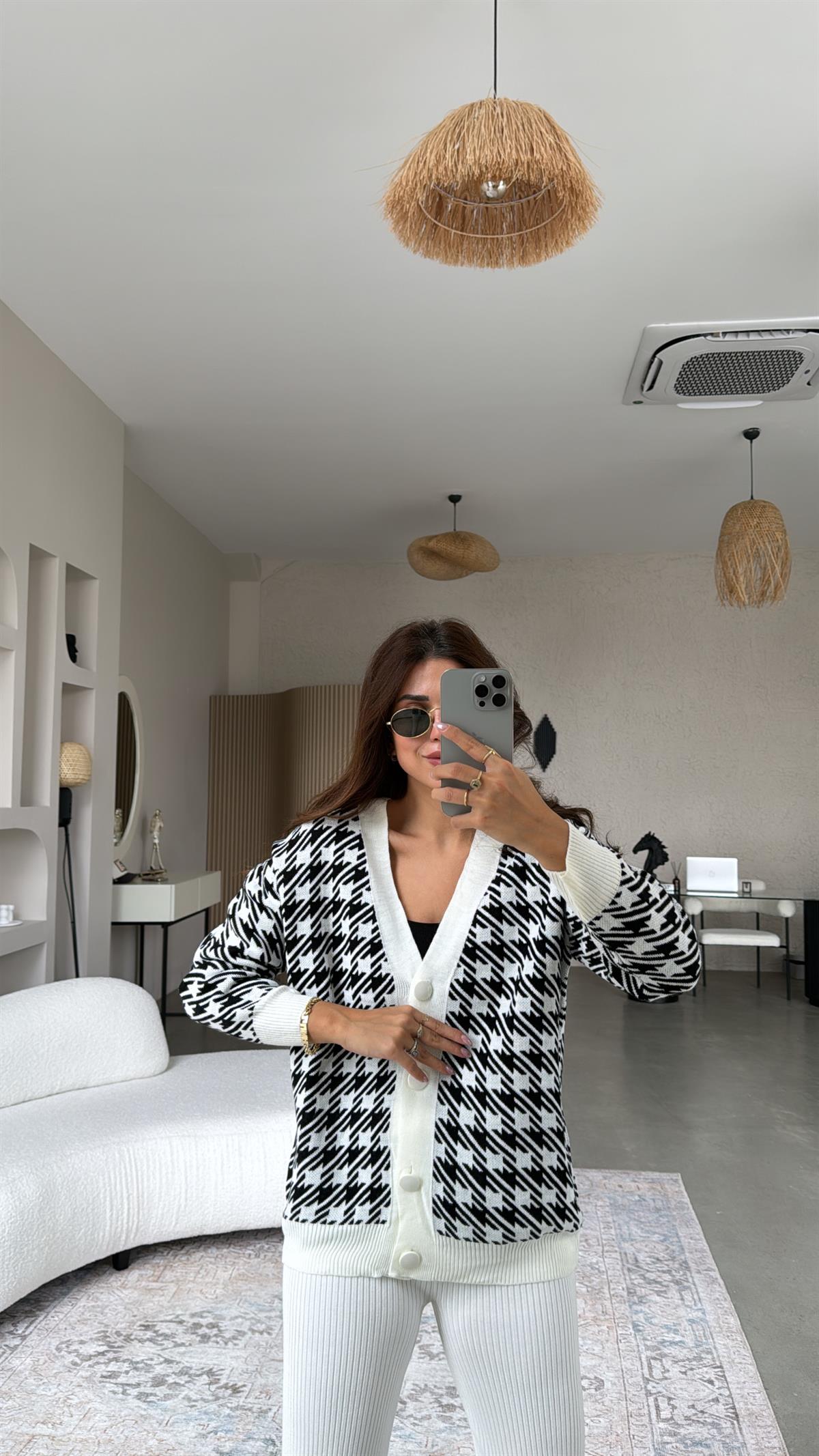 Ekru Şeritli Kazayağı Hırka