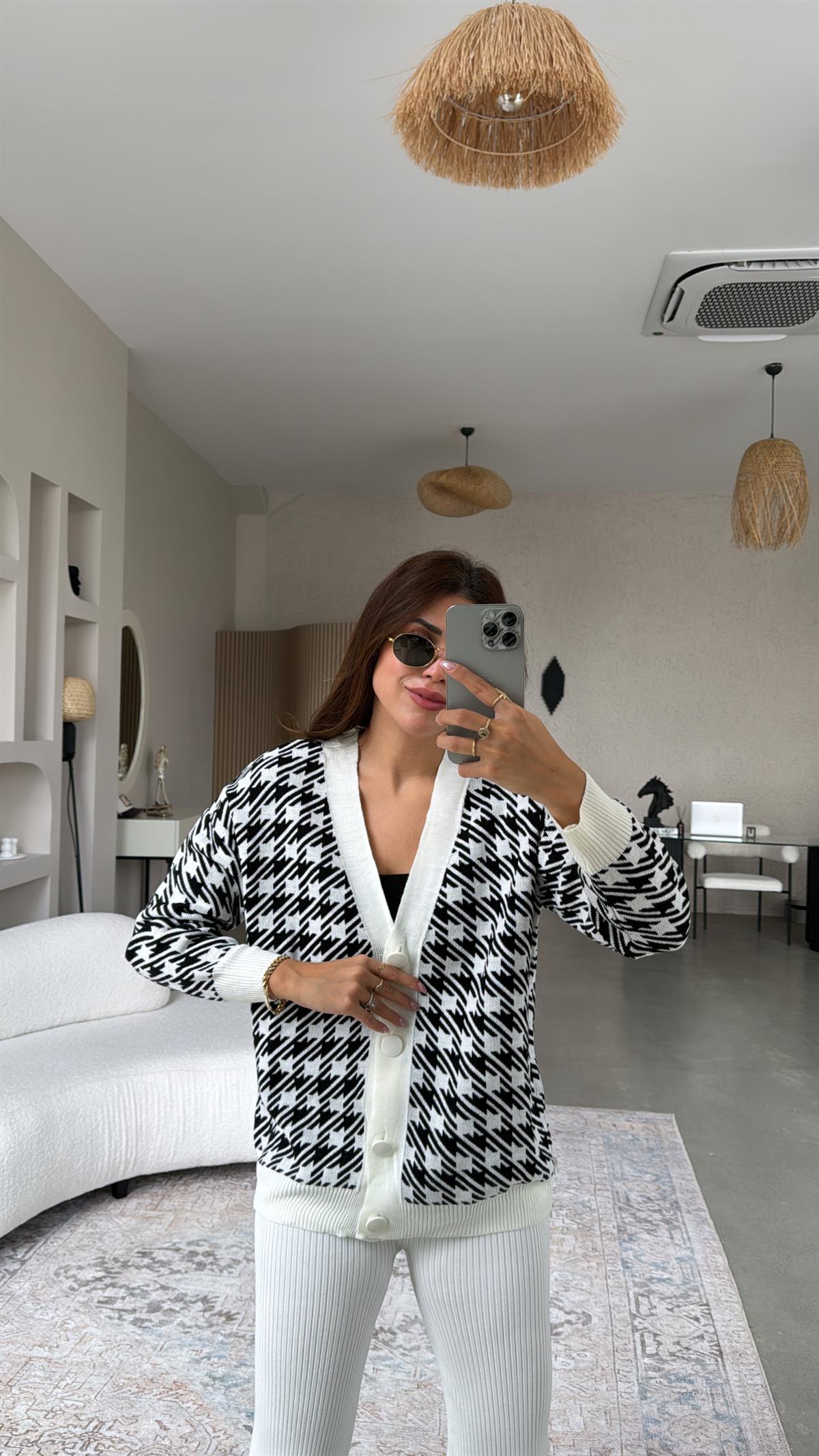 Ekru Şeritli Kazayağı Hırka