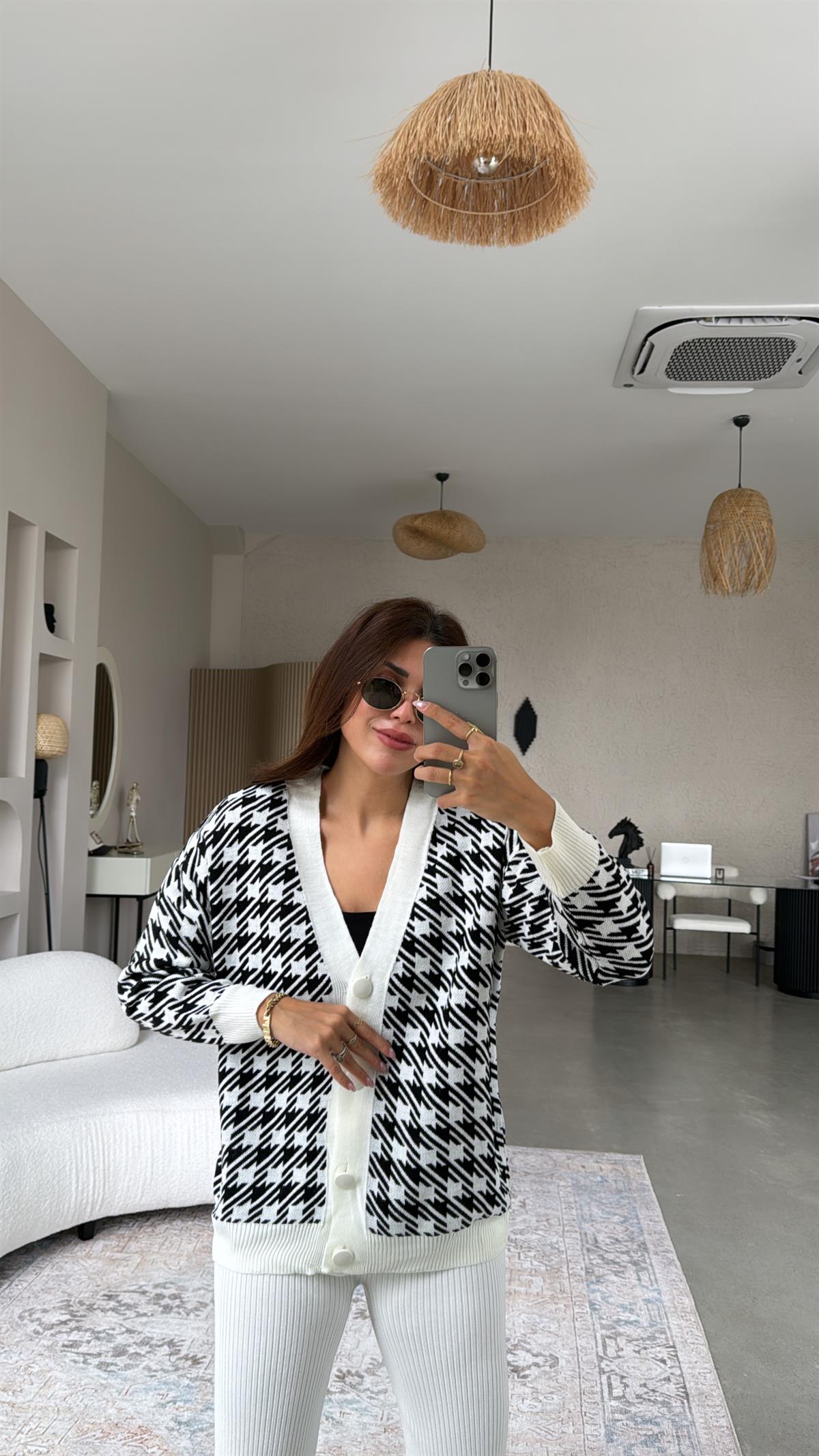 Ekru Şeritli Kazayağı Hırka