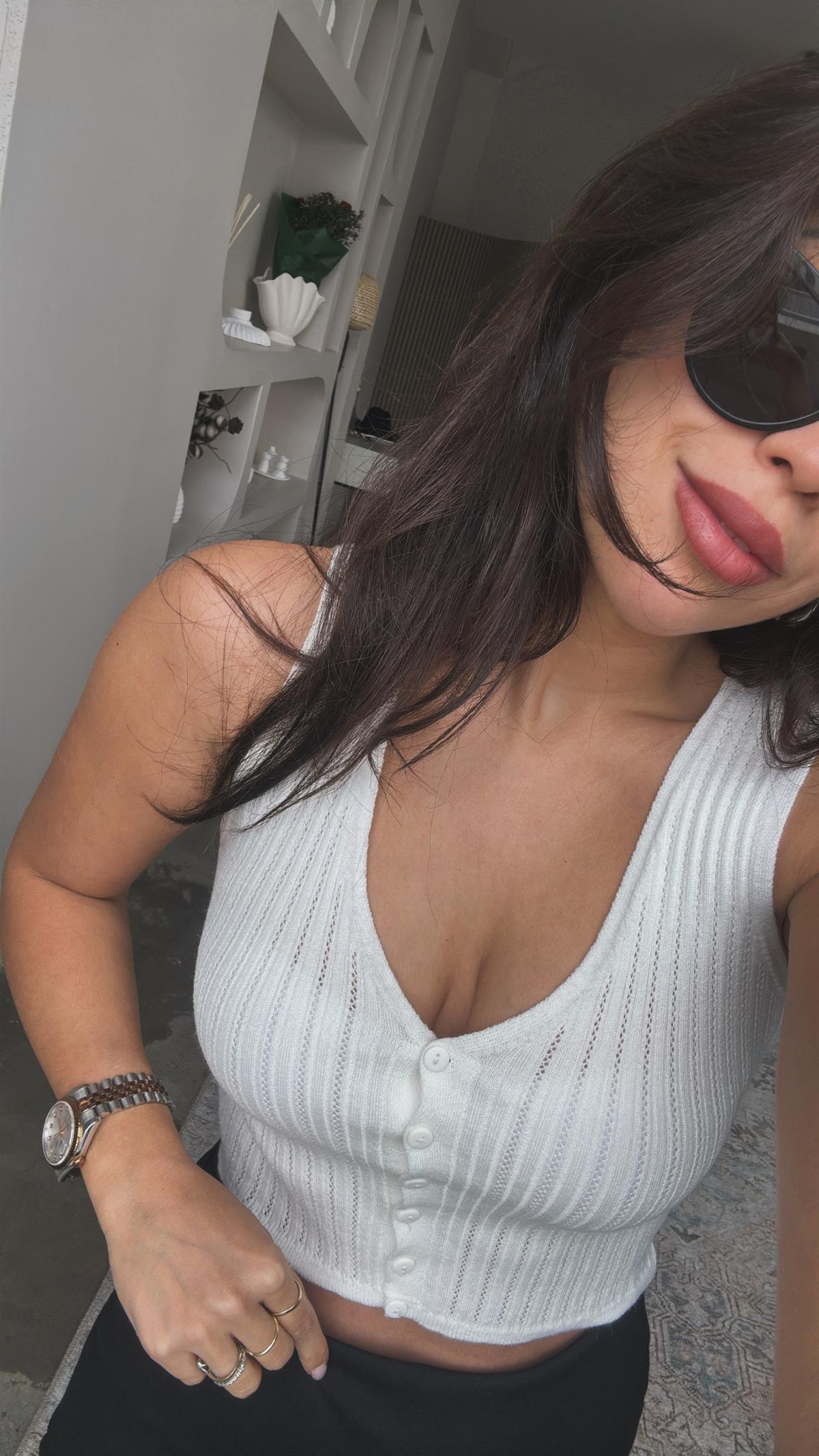 Ekru V Yaka Düğmeli Triko Atlet