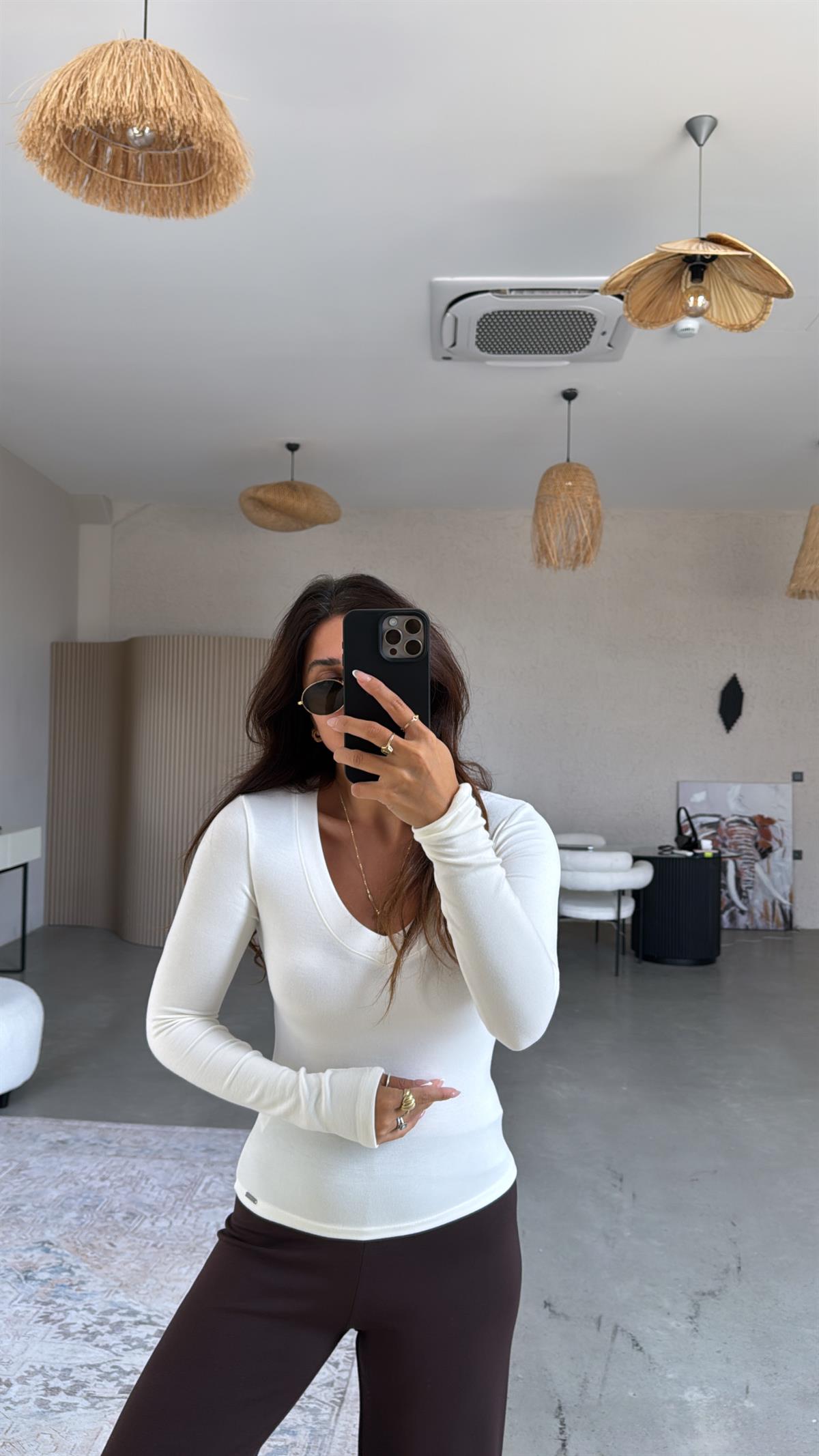 Ekru V Yaka İthal Kumaş Body