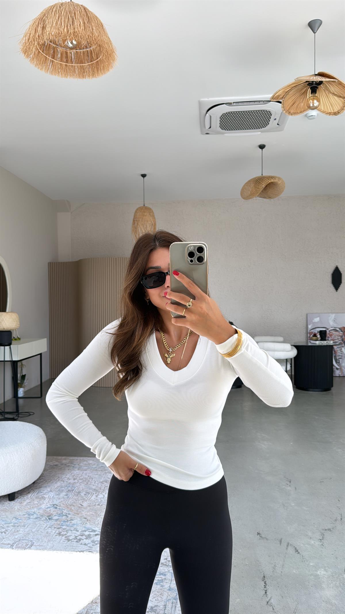 Ekru V Yaka İthal Kumaş Body